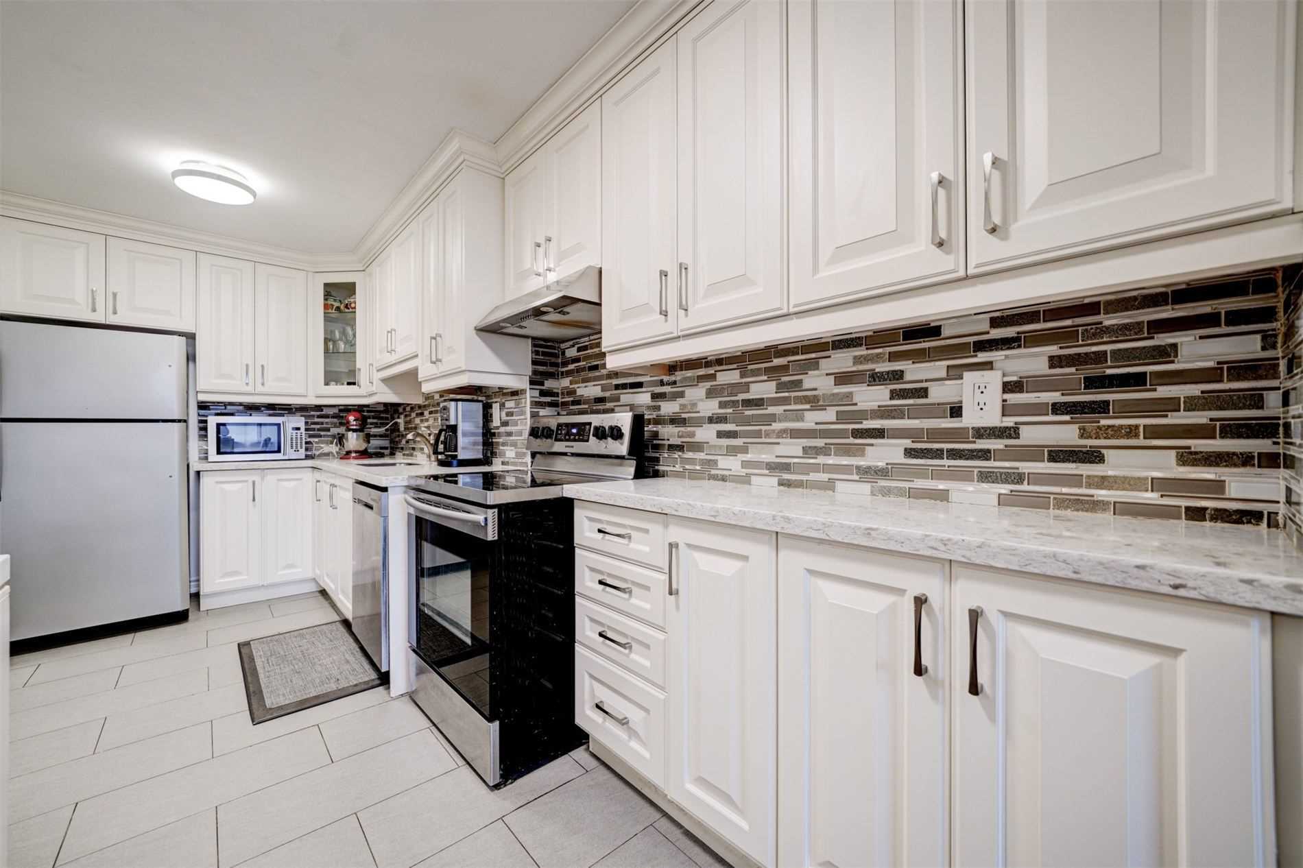 4062 Lawrence Ave E, #106