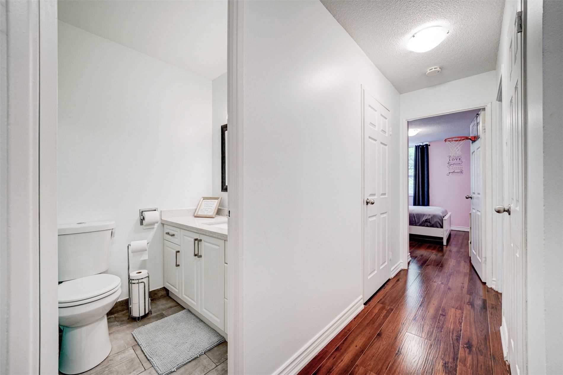 4062 Lawrence Ave E, #106