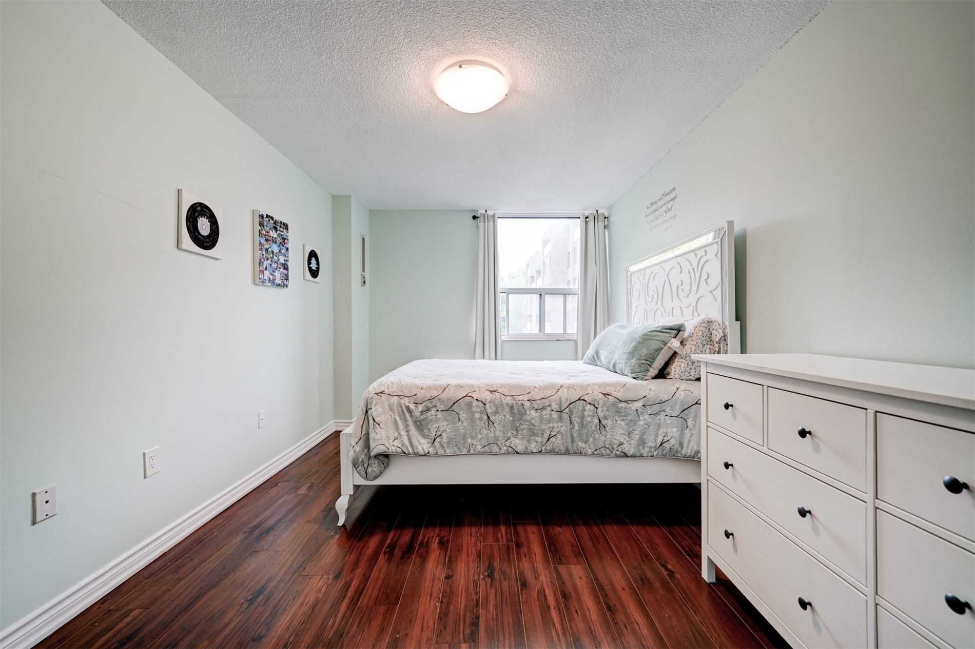 4062 Lawrence Ave E, #106