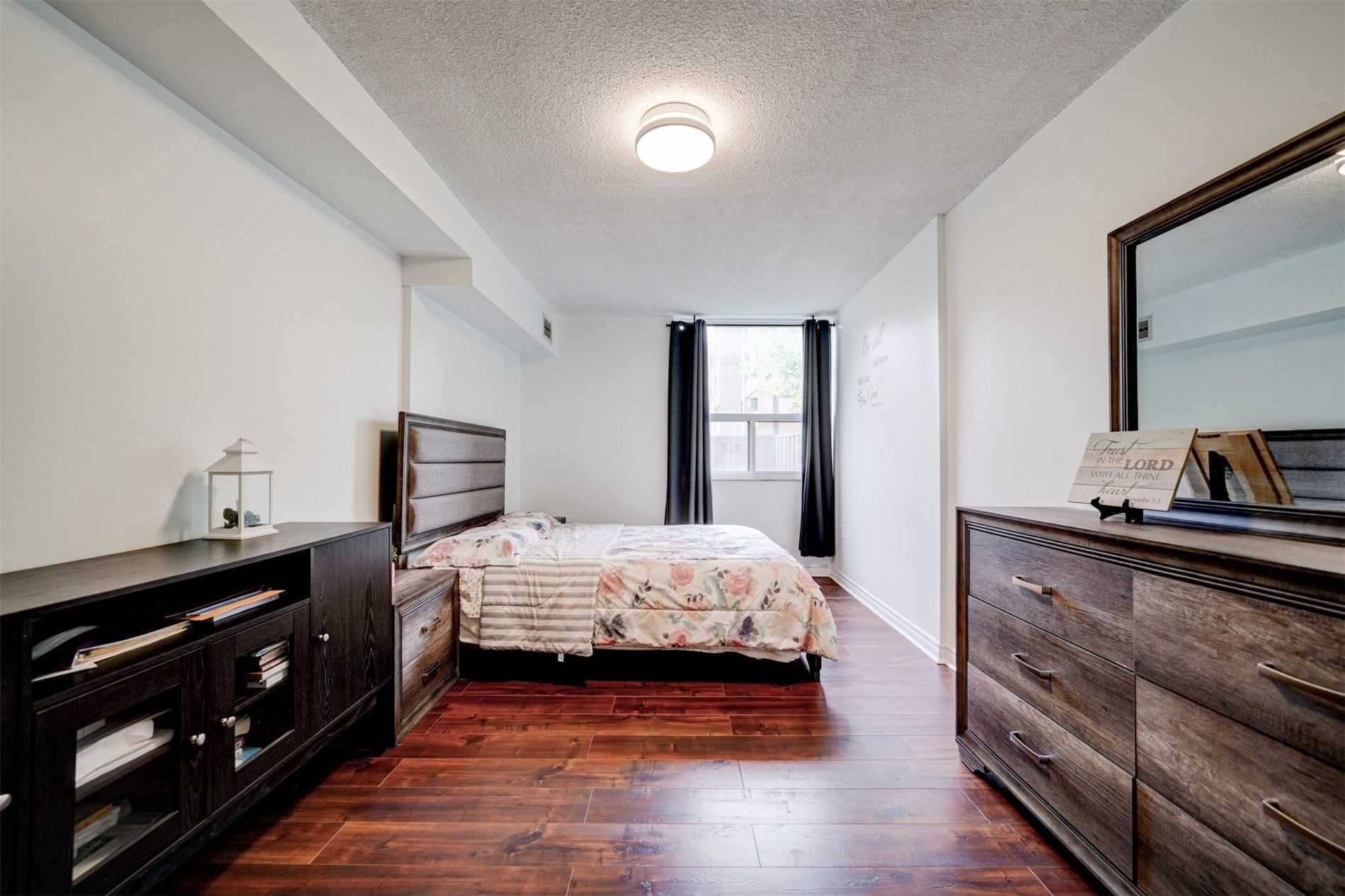 4062 Lawrence Ave E, #106