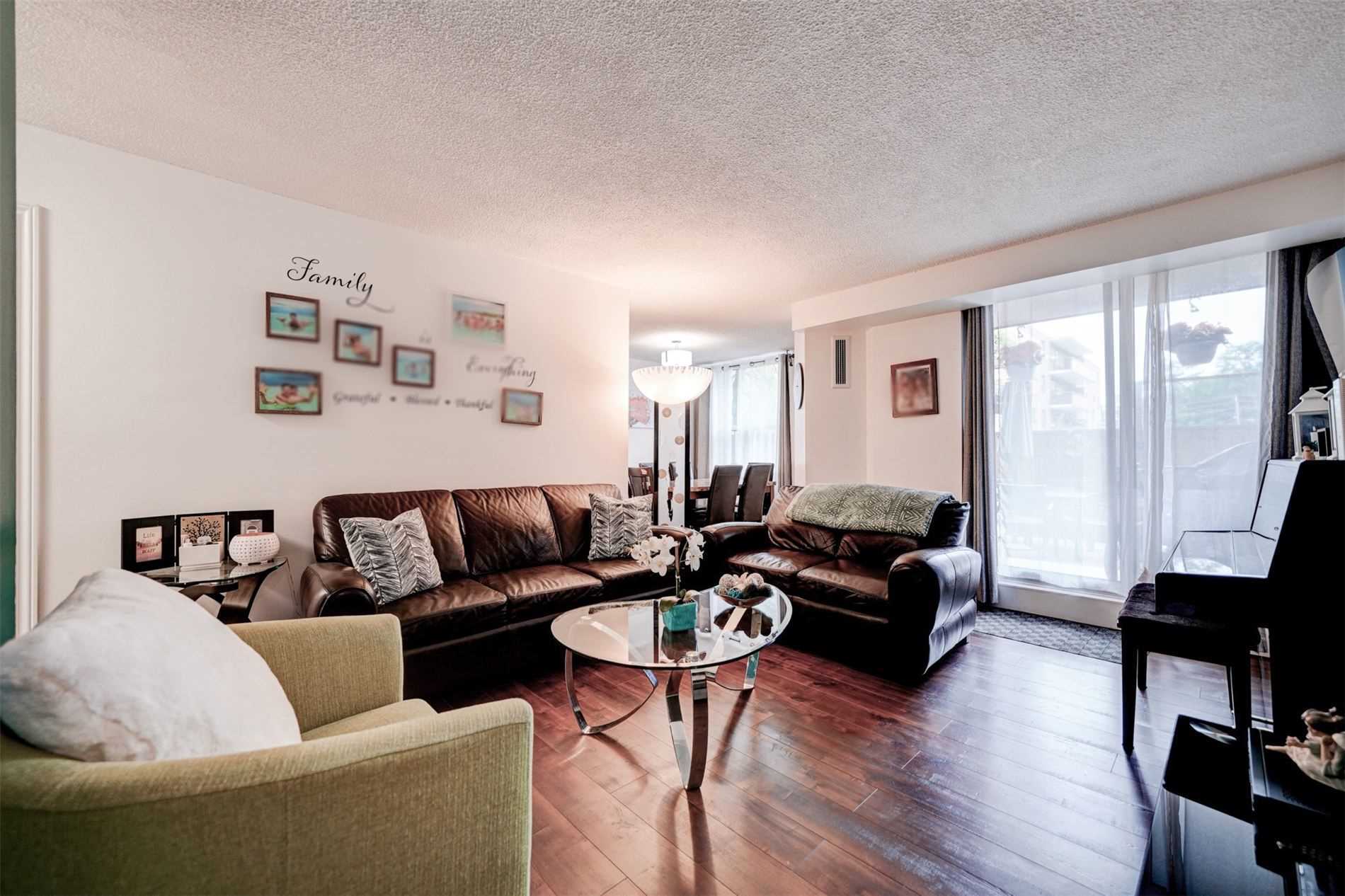 4062 Lawrence Ave E, #106