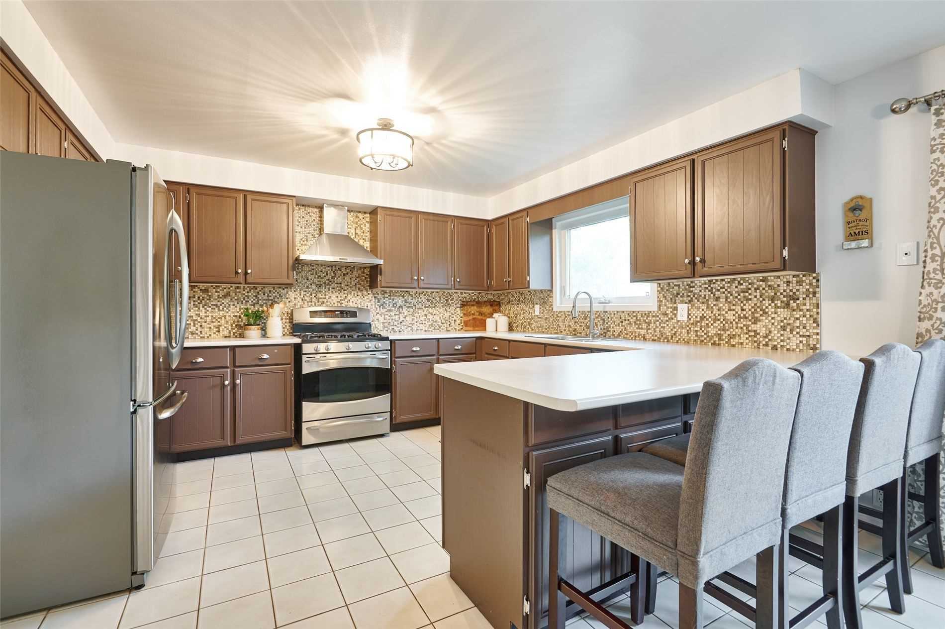 27 Sugarbush Sq