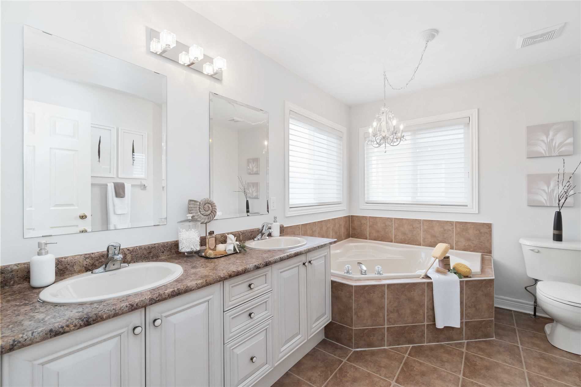 21 Corsham Dr