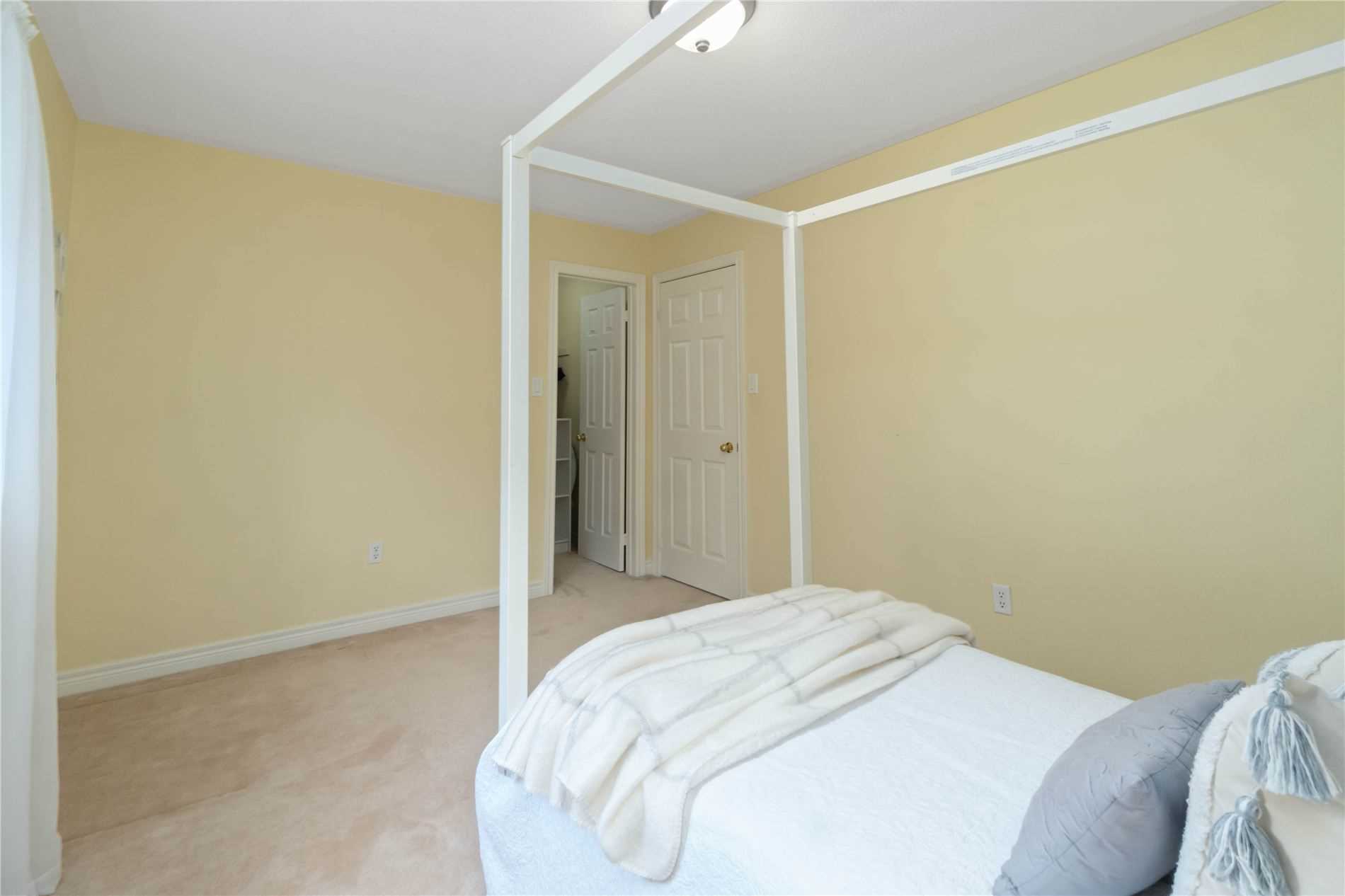 21 Corsham Dr