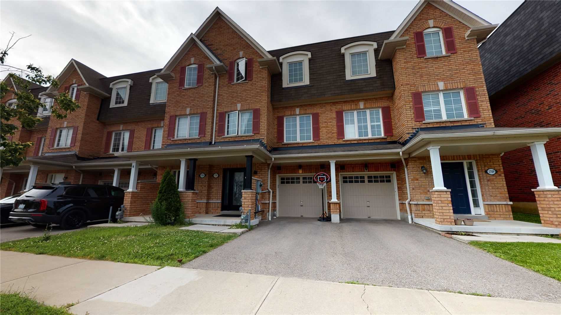 1707 Carousel Dr