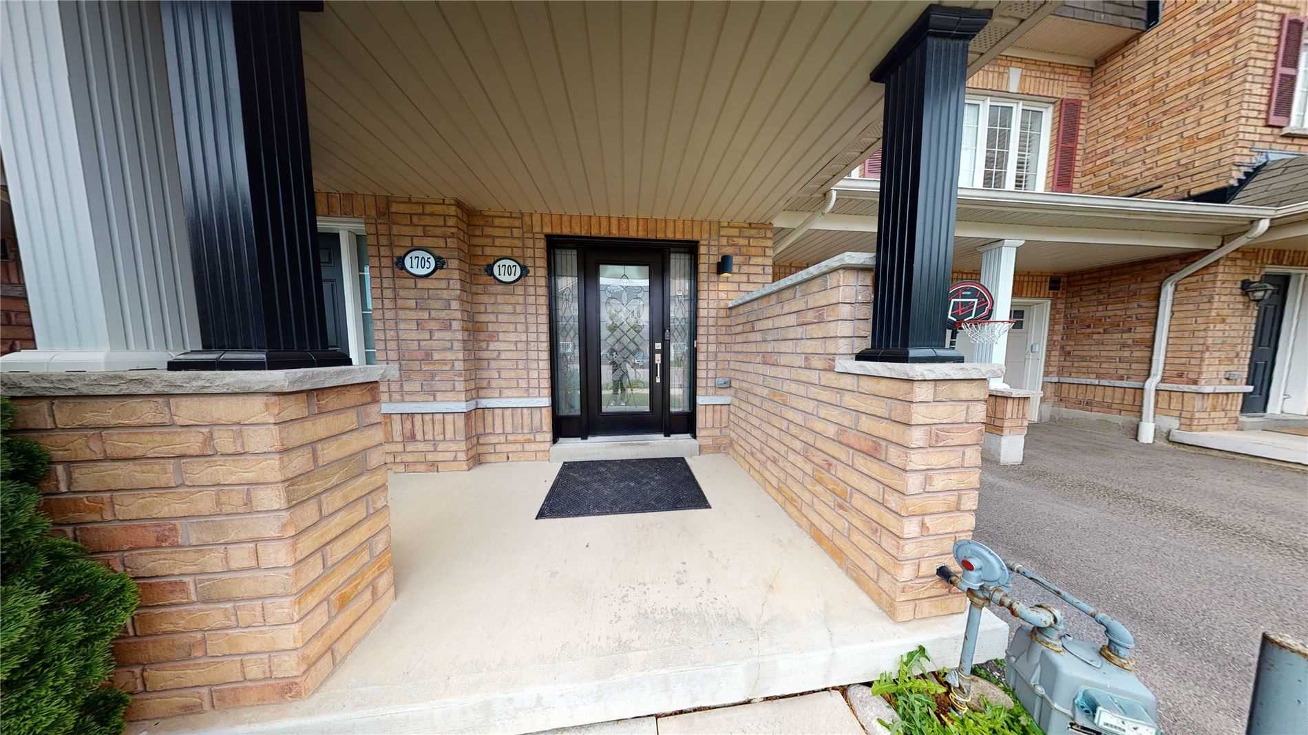 1707 Carousel Dr