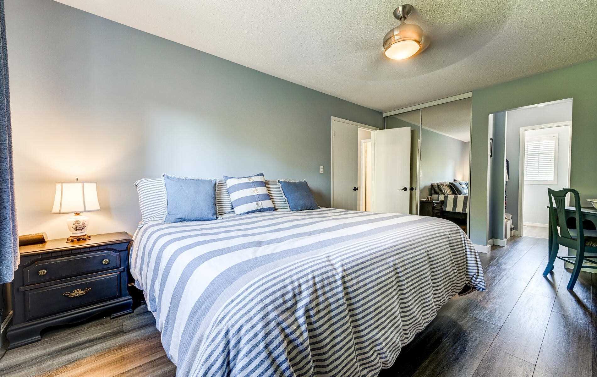 70 Mcfeeters Cres