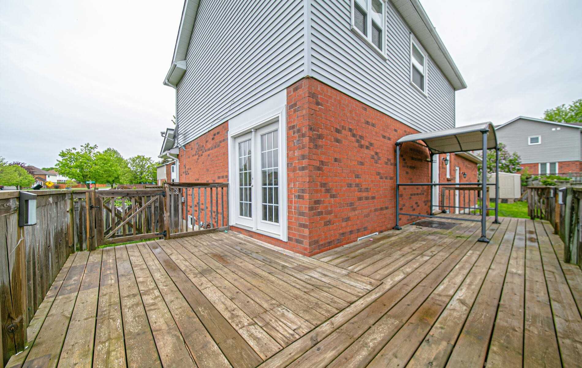 63 Stanford Cres