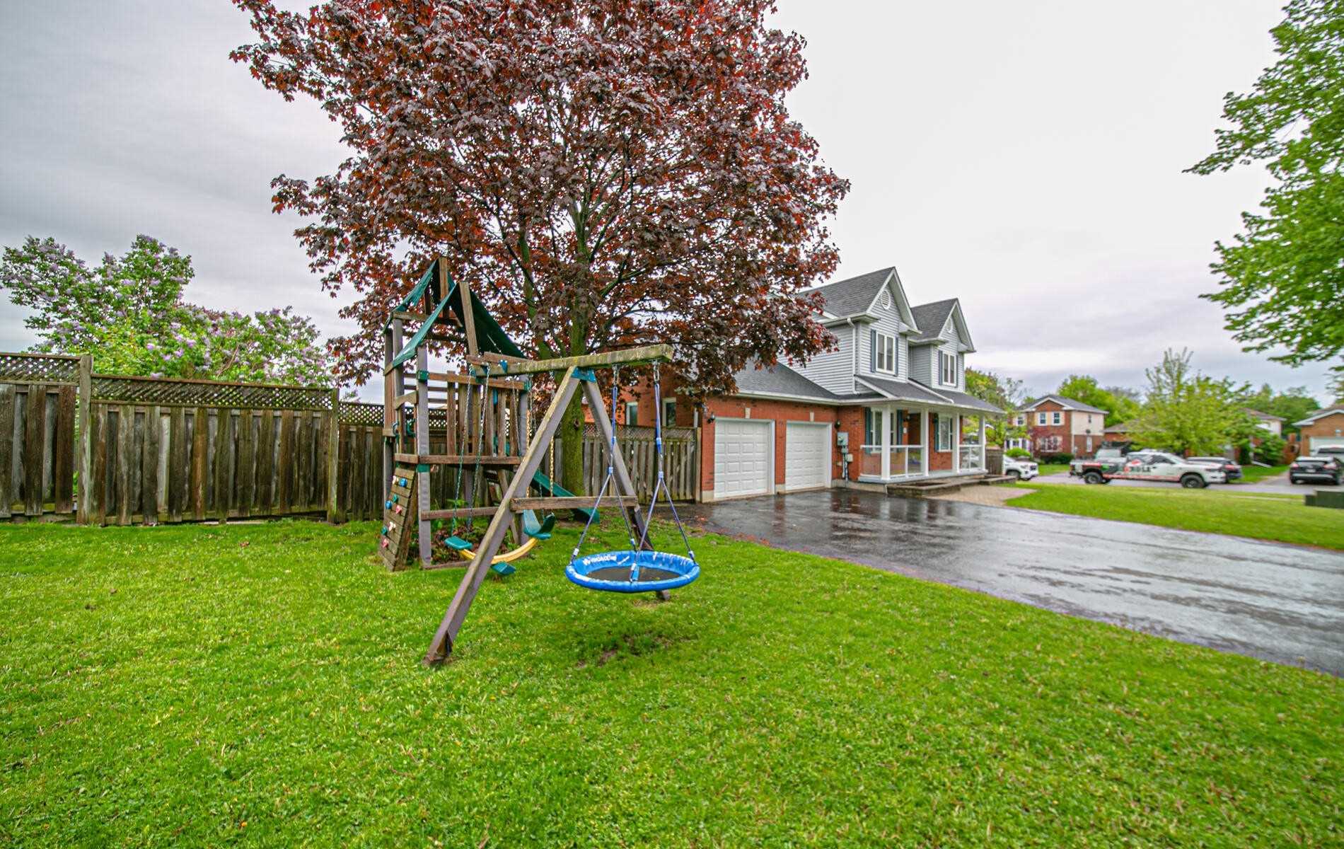 63 Stanford Cres