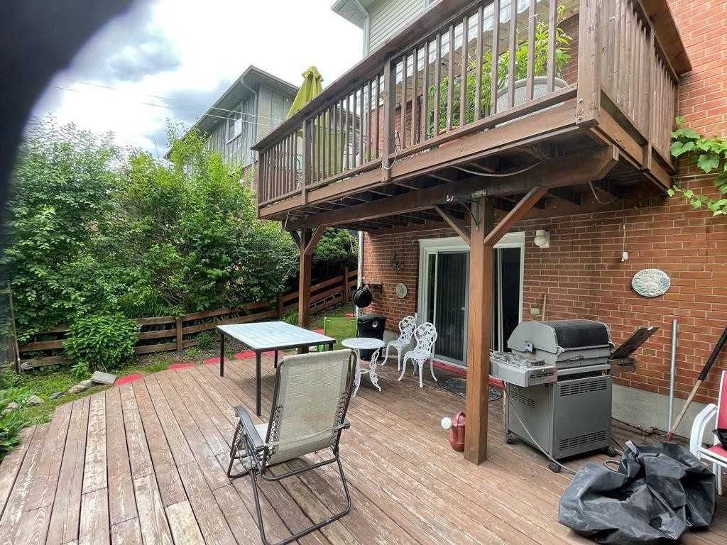 542 Dianne Dr