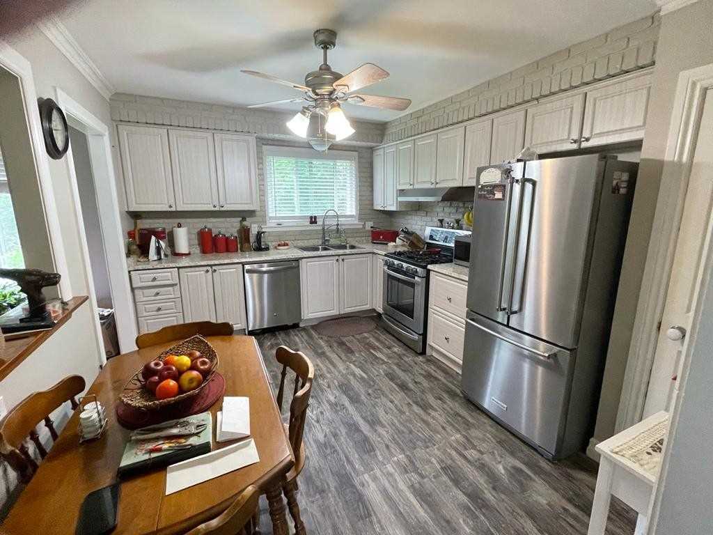 542 Dianne Dr