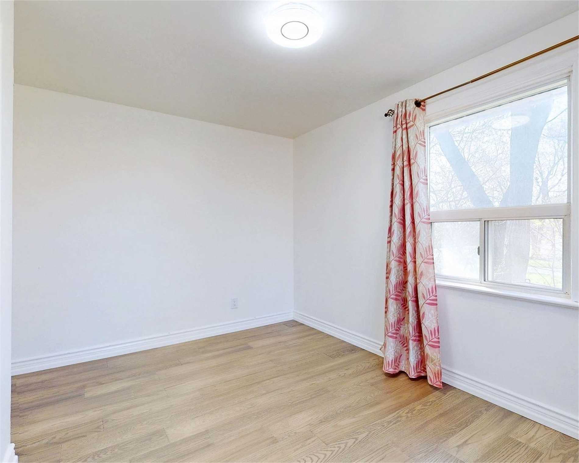 826 Scarborough Golf Clu Rd
