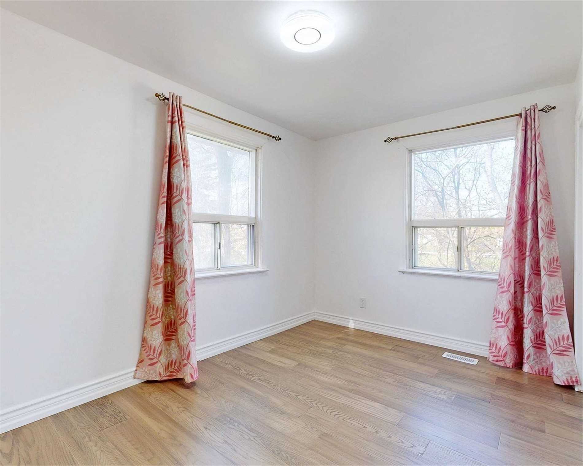 826 Scarborough Golf Clu Rd