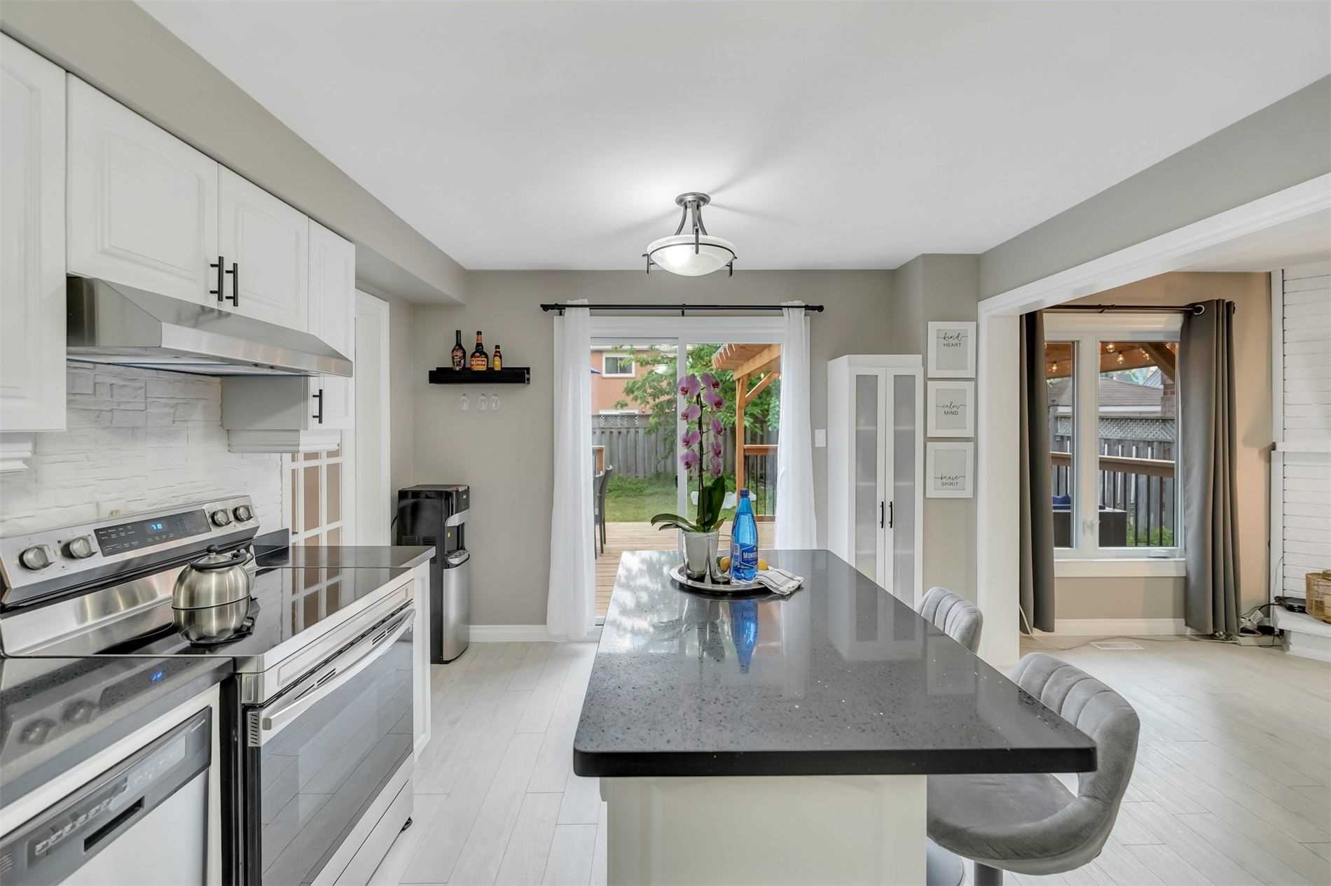 3 Mayfield Cres