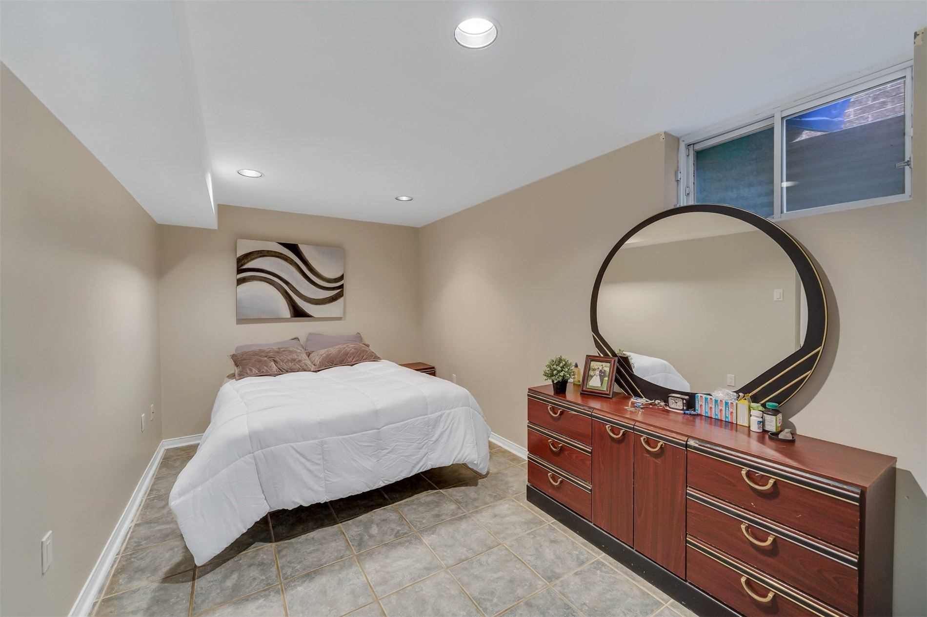 3 Mayfield Cres