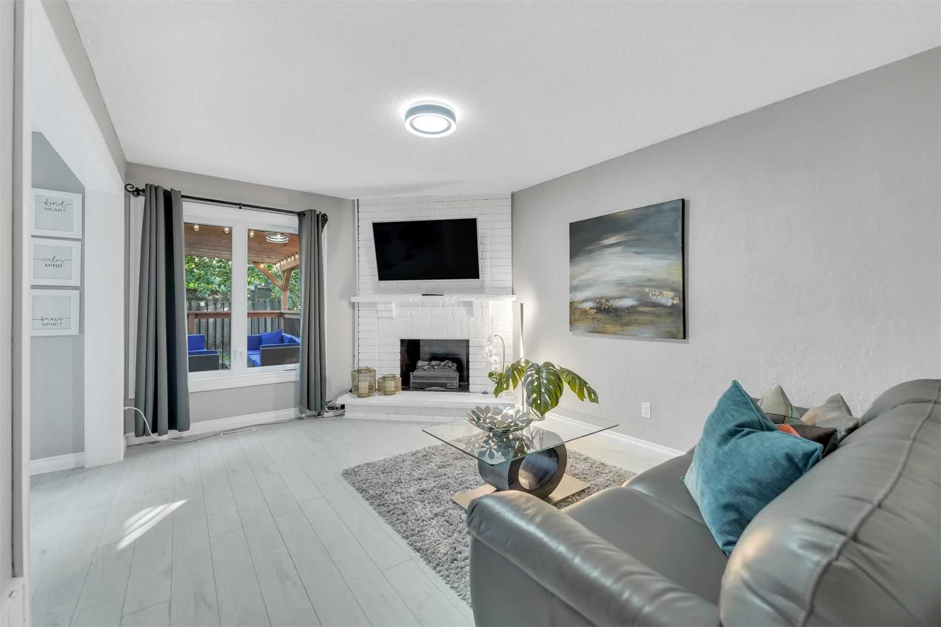 3 Mayfield Cres