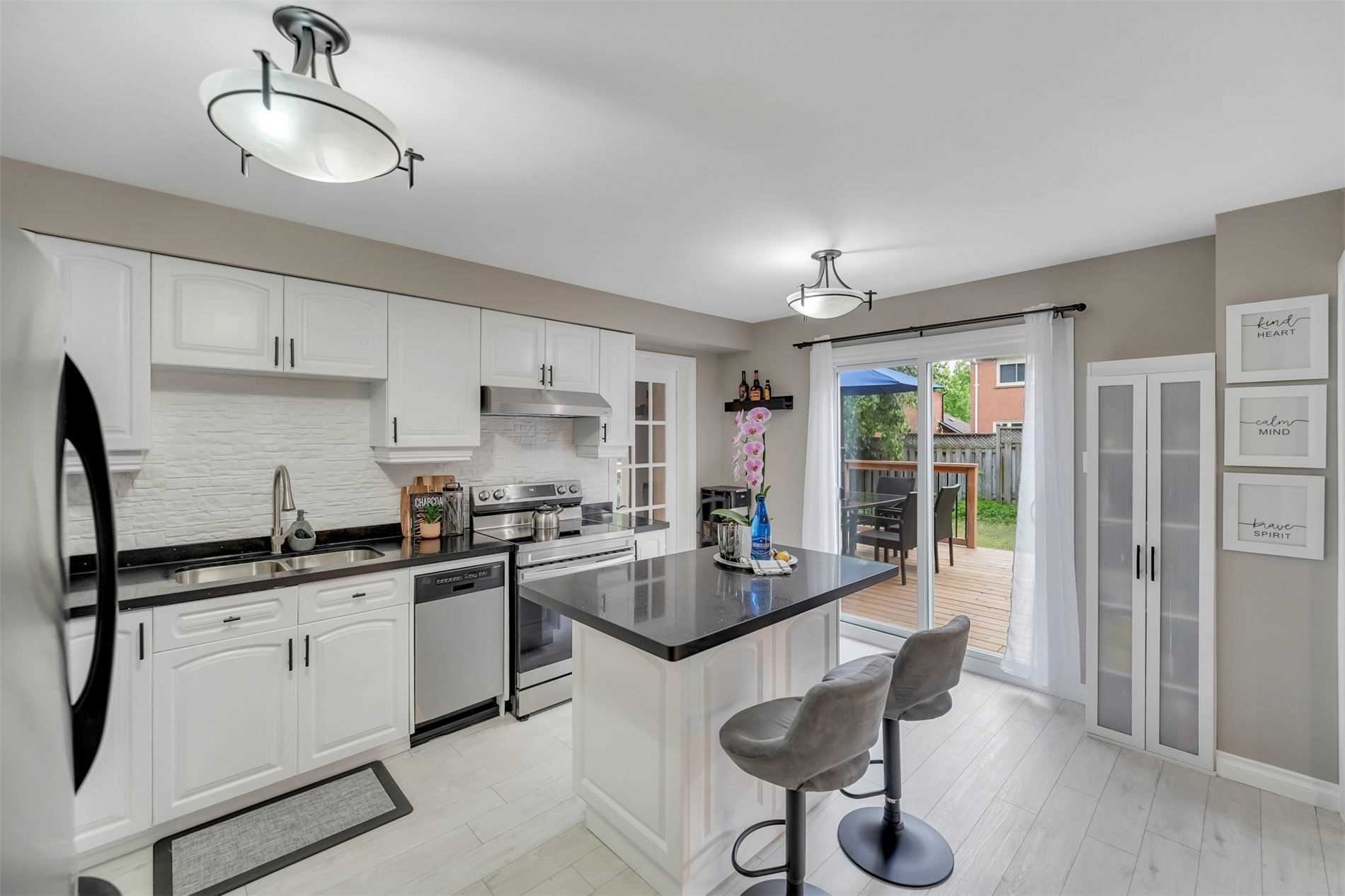 3 Mayfield Cres