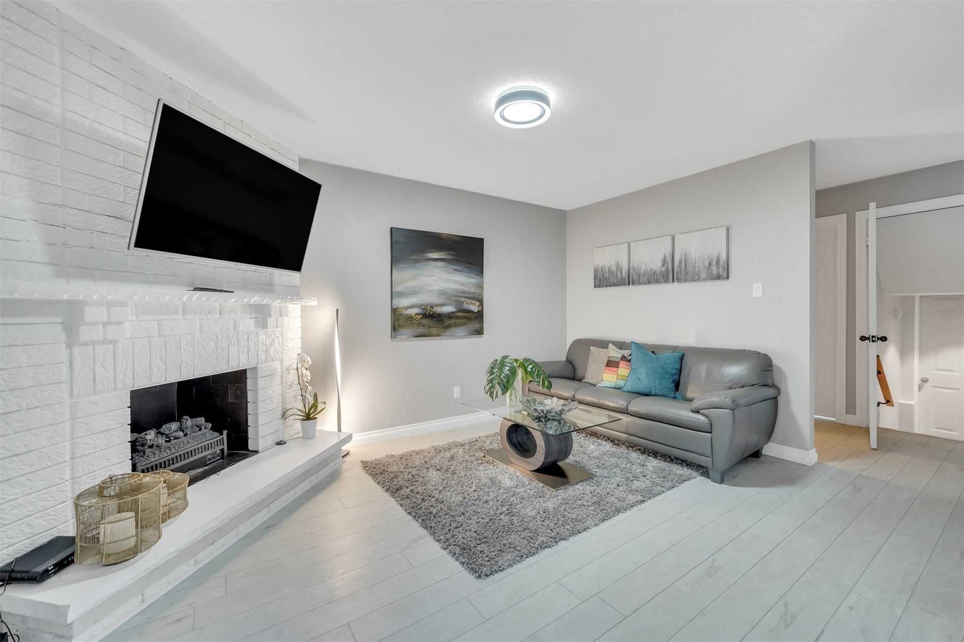 3 Mayfield Cres