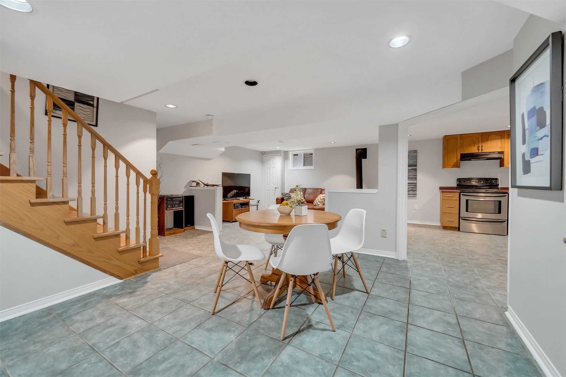 3 Mayfield Cres