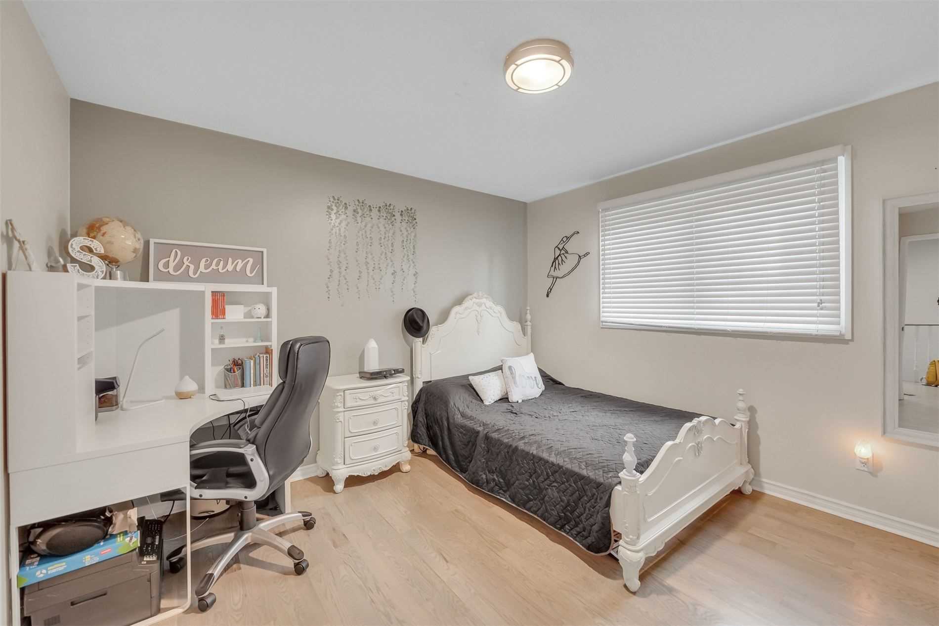 3 Mayfield Cres