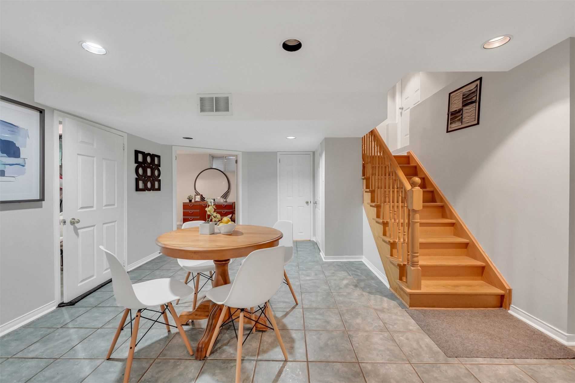 3 Mayfield Cres