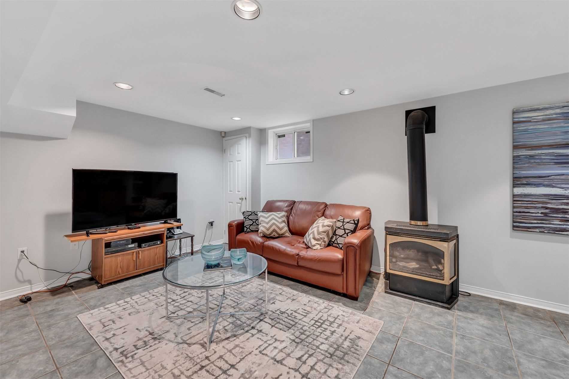 3 Mayfield Cres