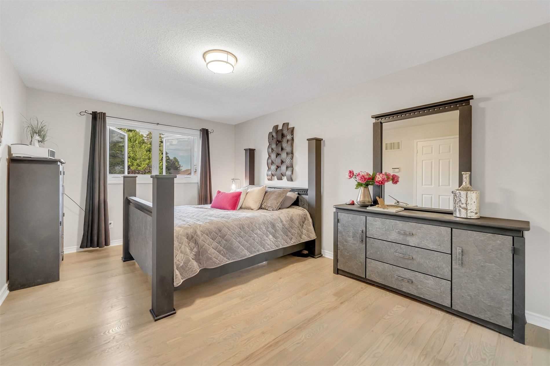 3 Mayfield Cres