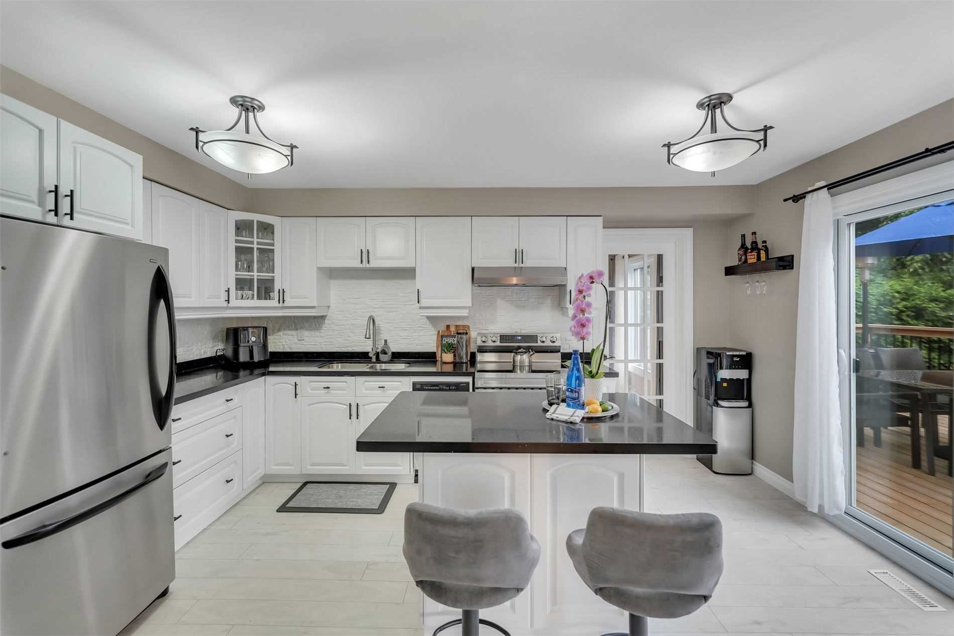 3 Mayfield Cres