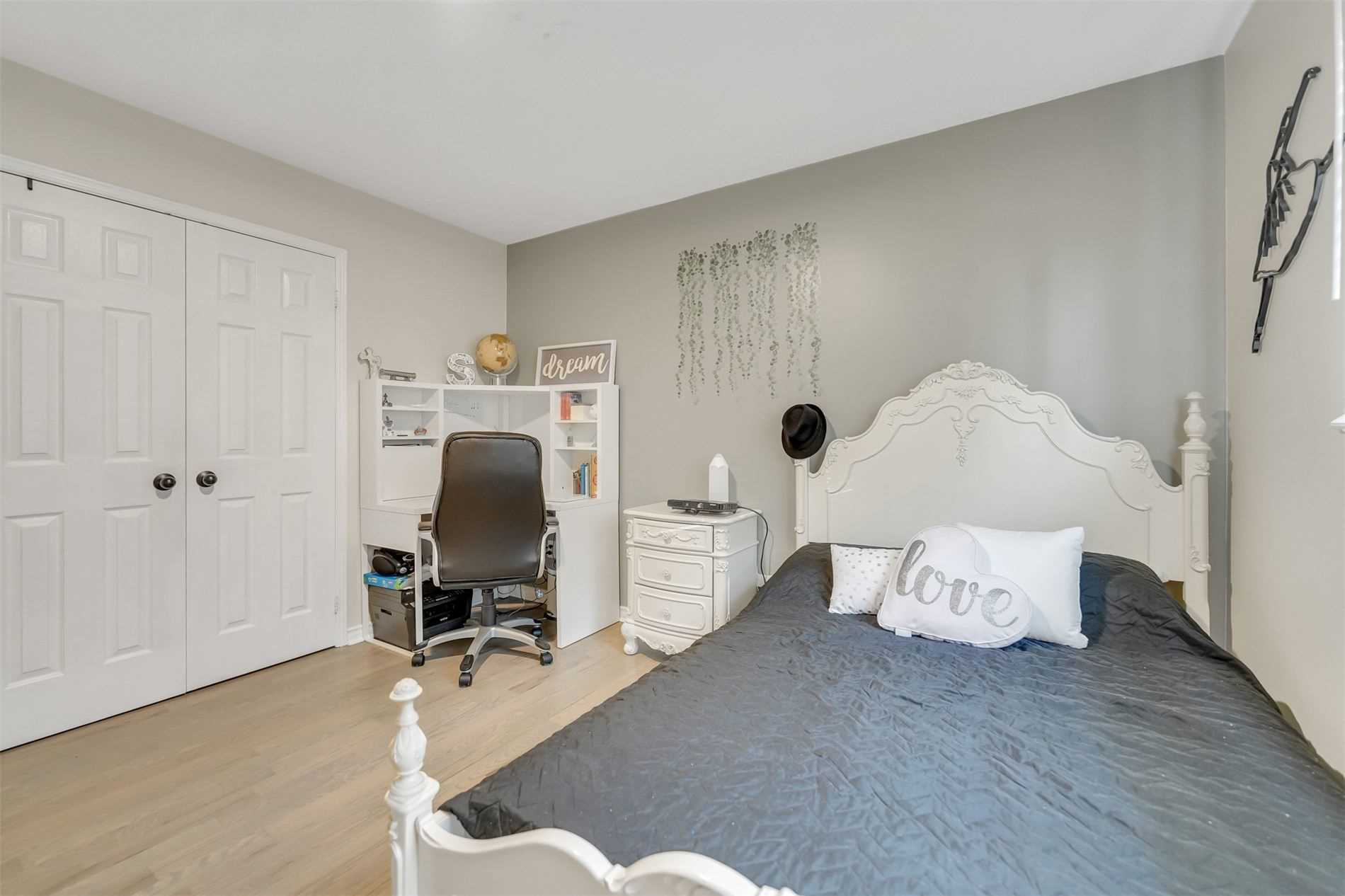 3 Mayfield Cres