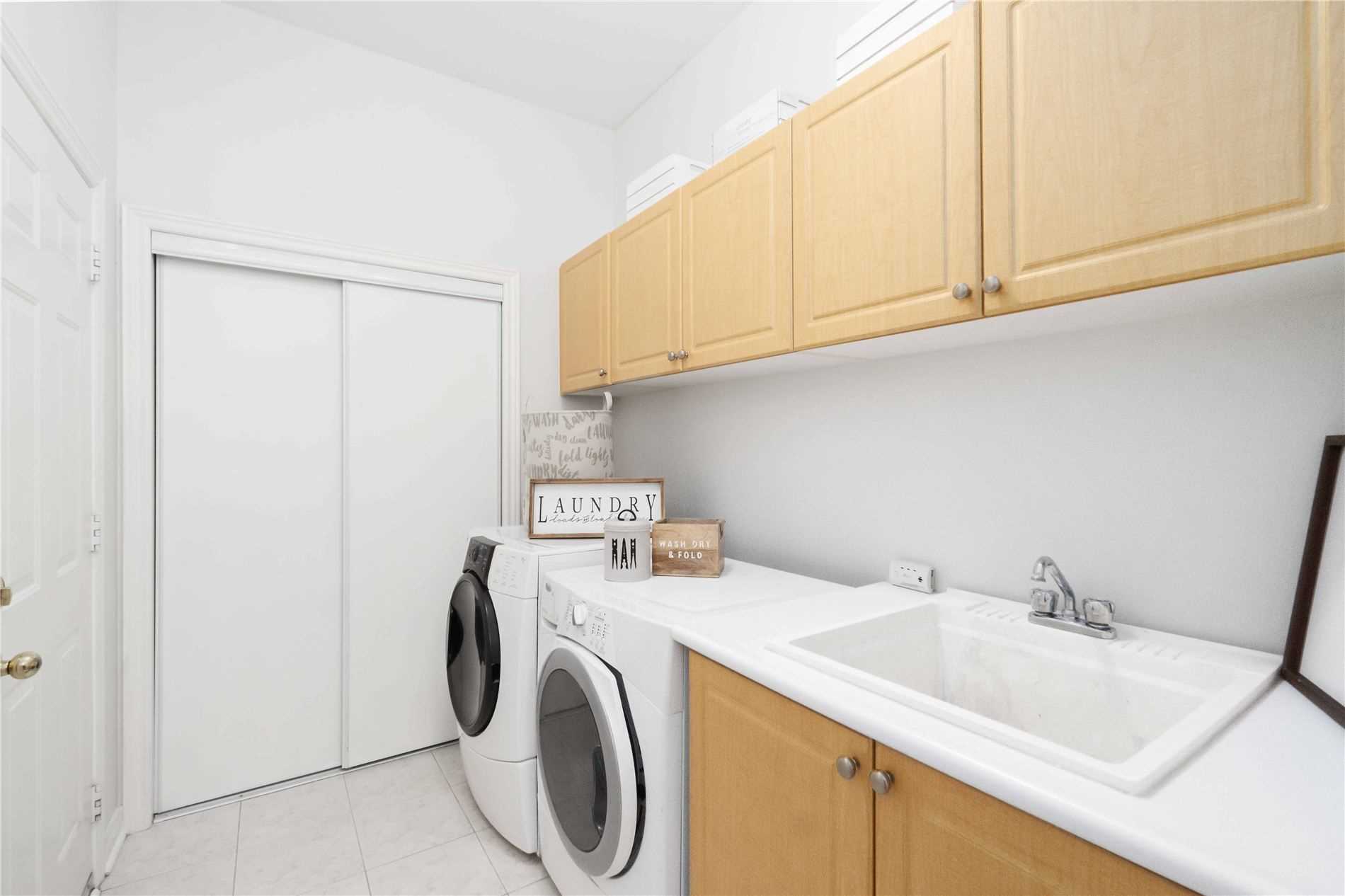 21 Corsham Dr