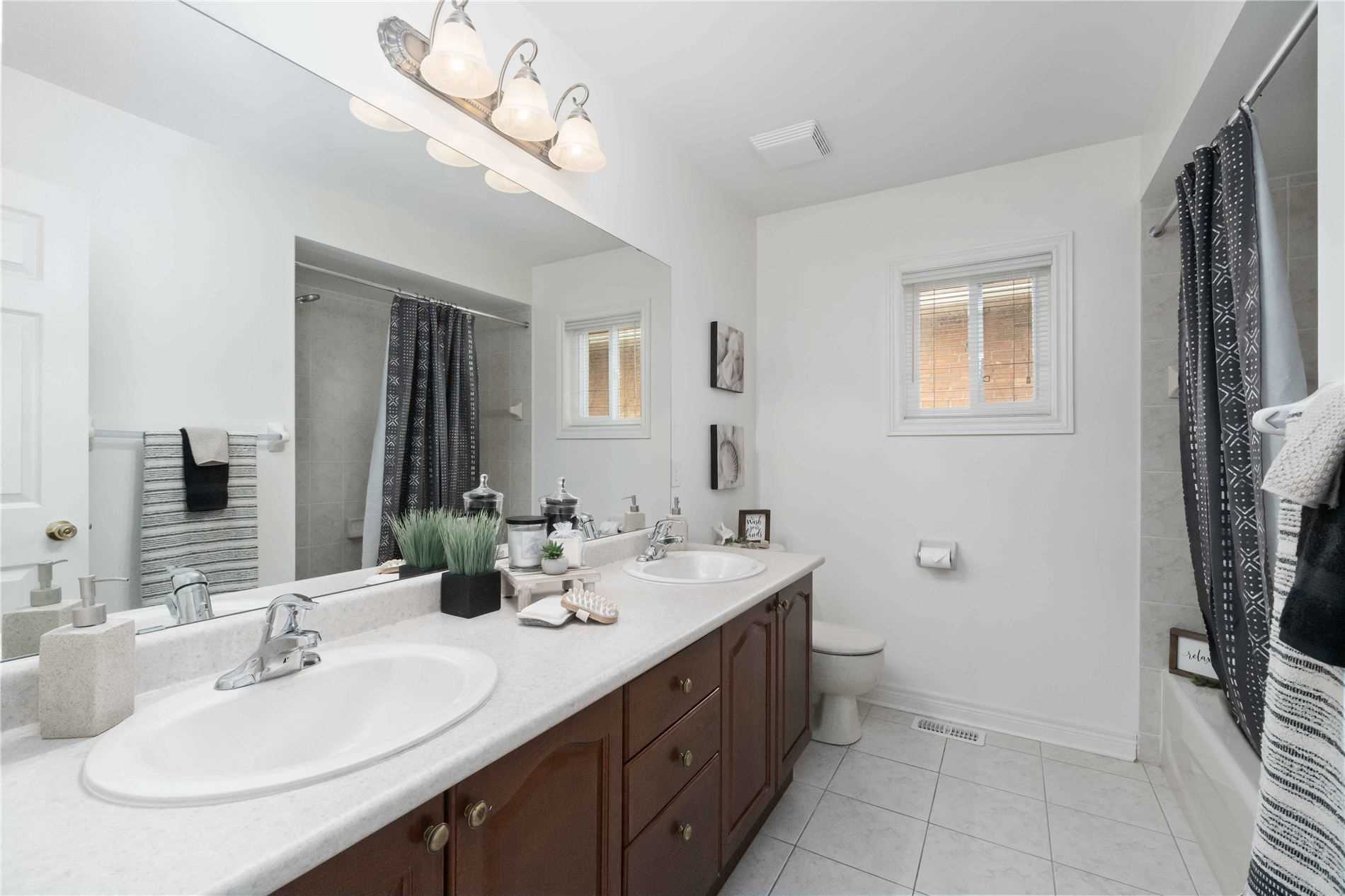 21 Corsham Dr
