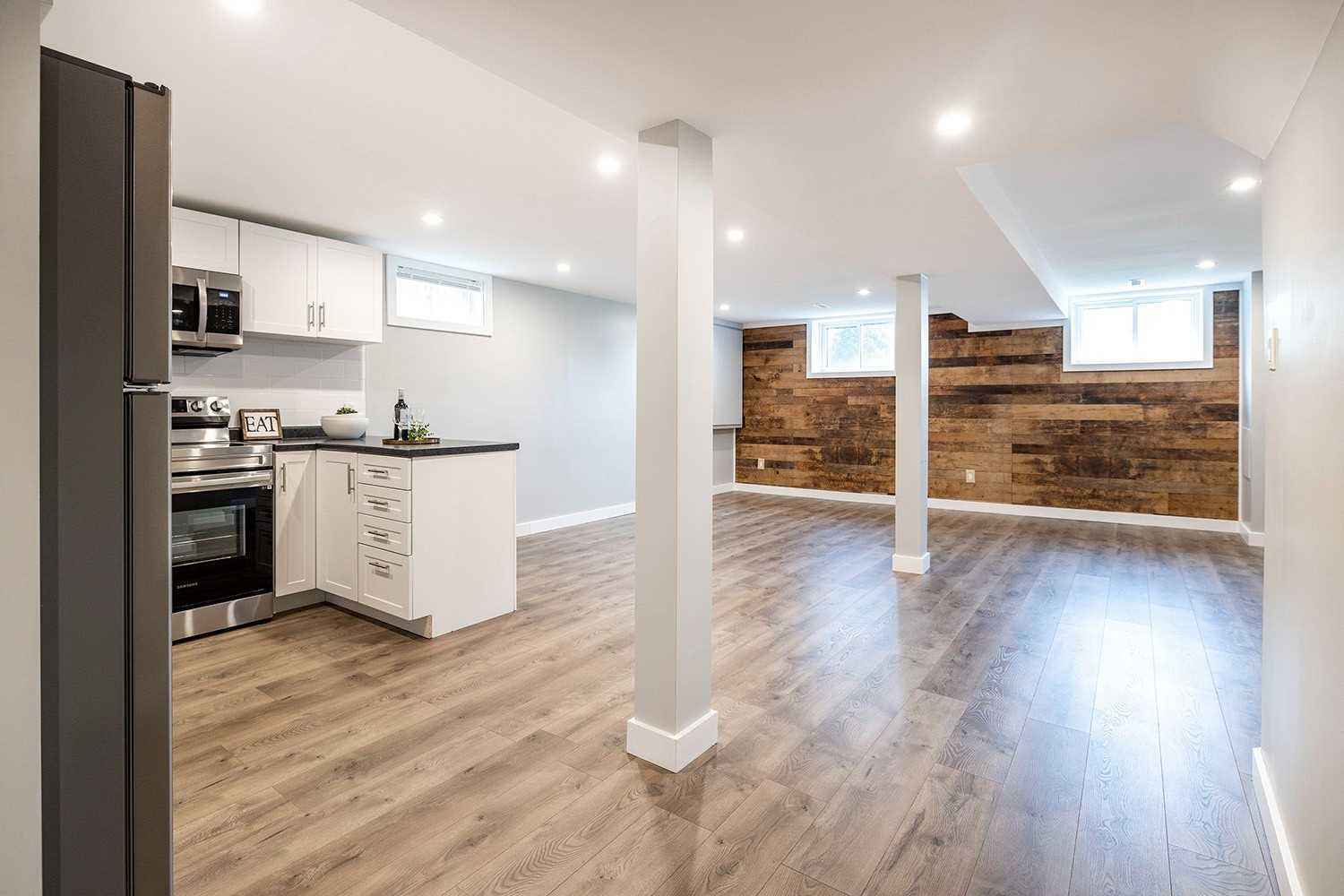 1348 Belair Cres