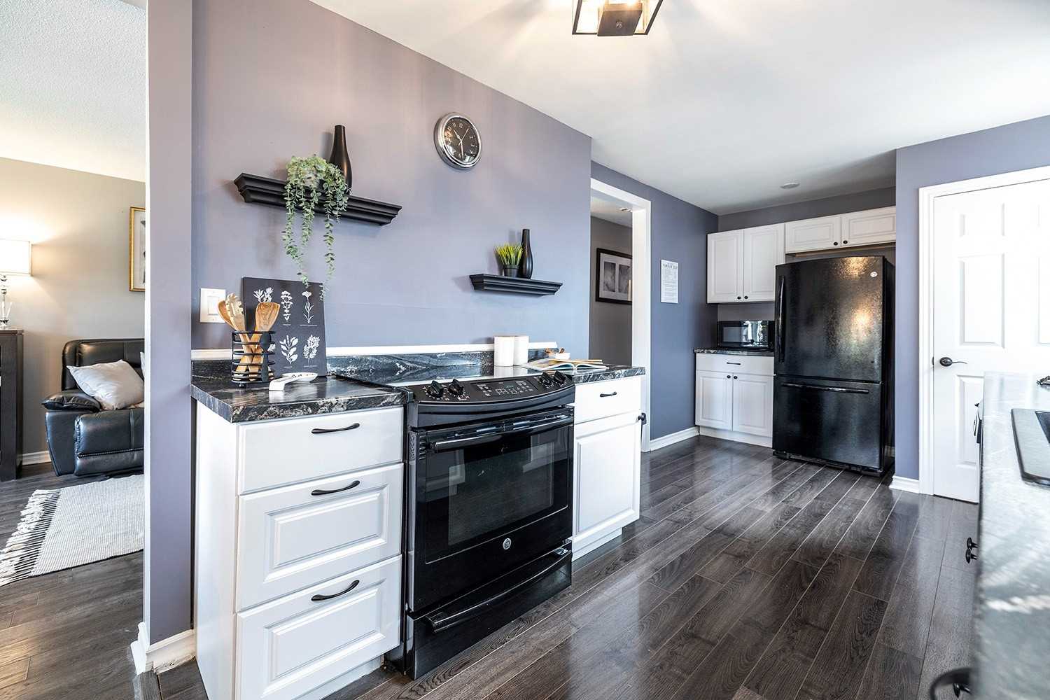 1348 Belair Cres
