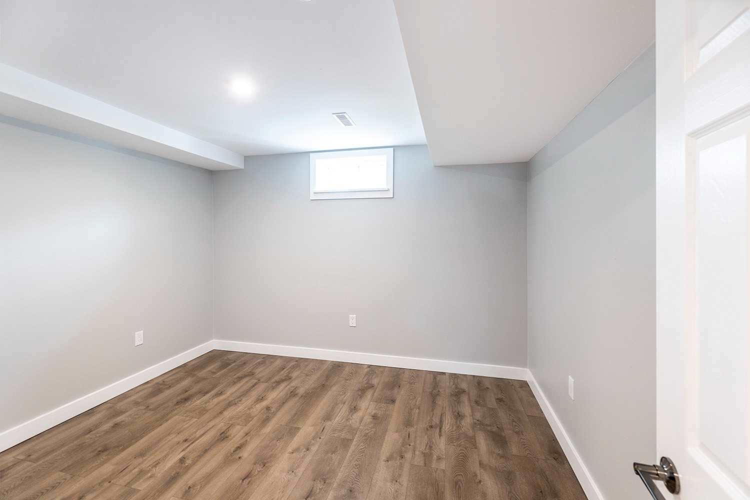 1348 Belair Cres