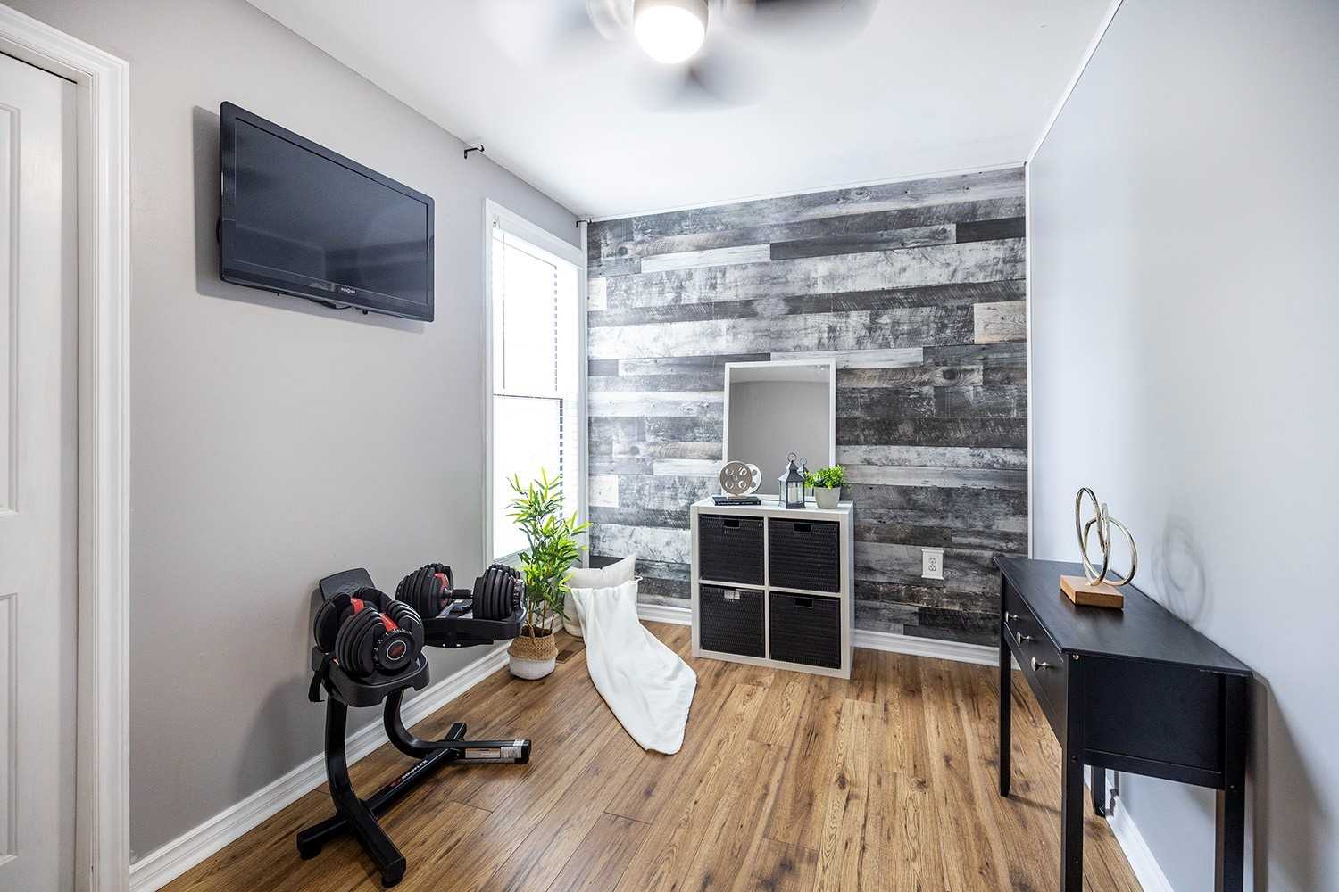 1348 Belair Cres