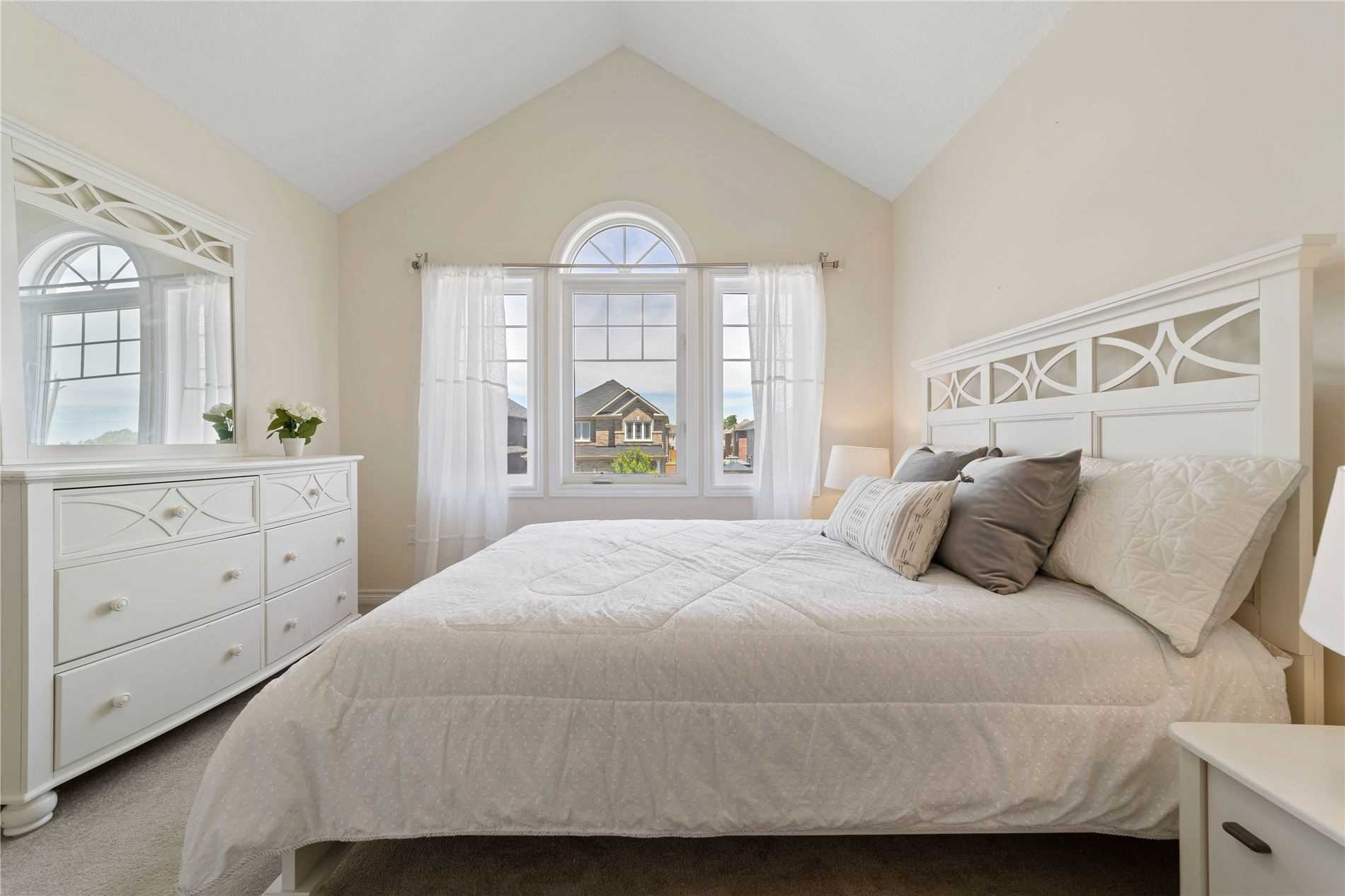 66 Moses Cres