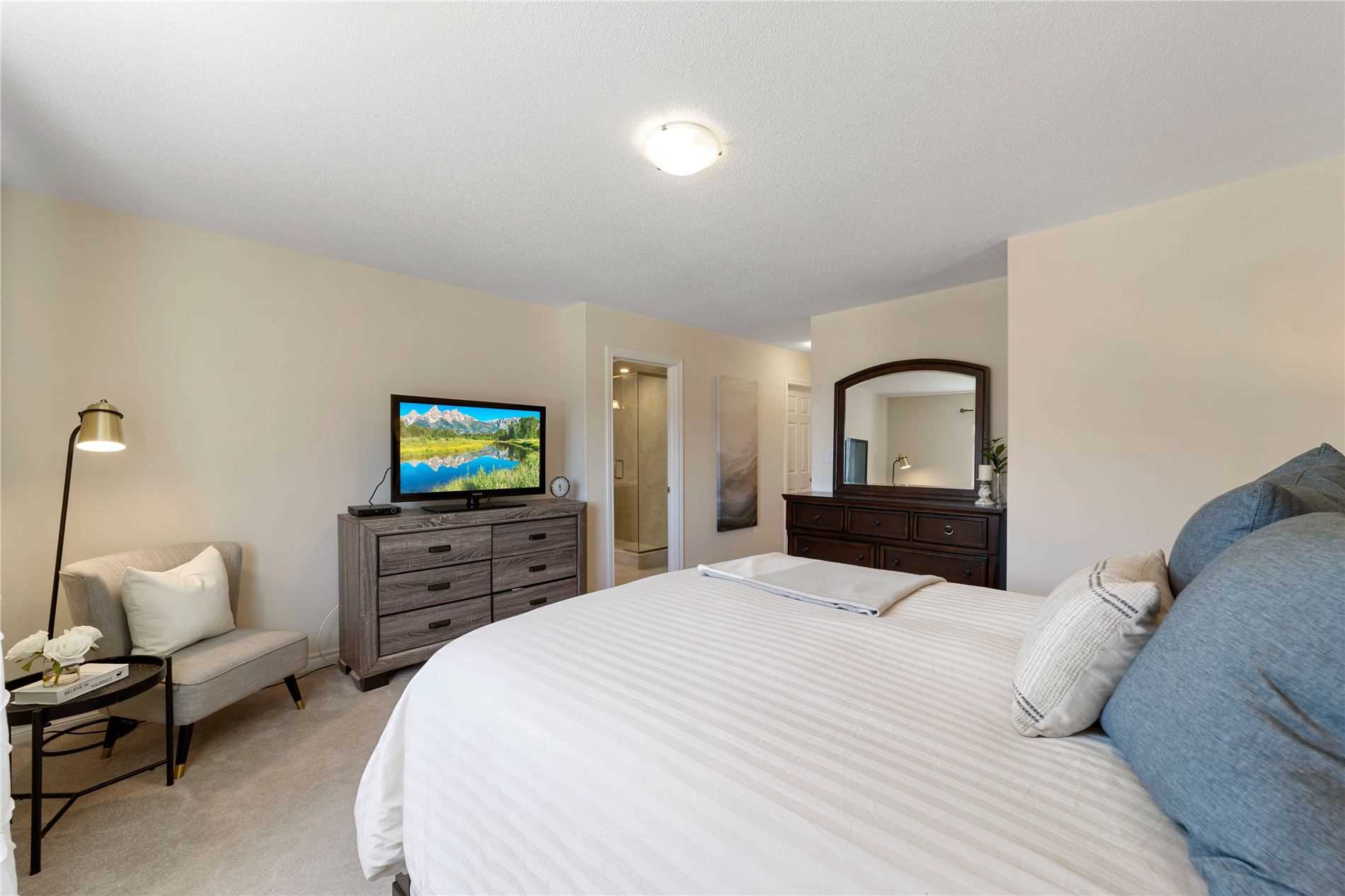 66 Moses Cres