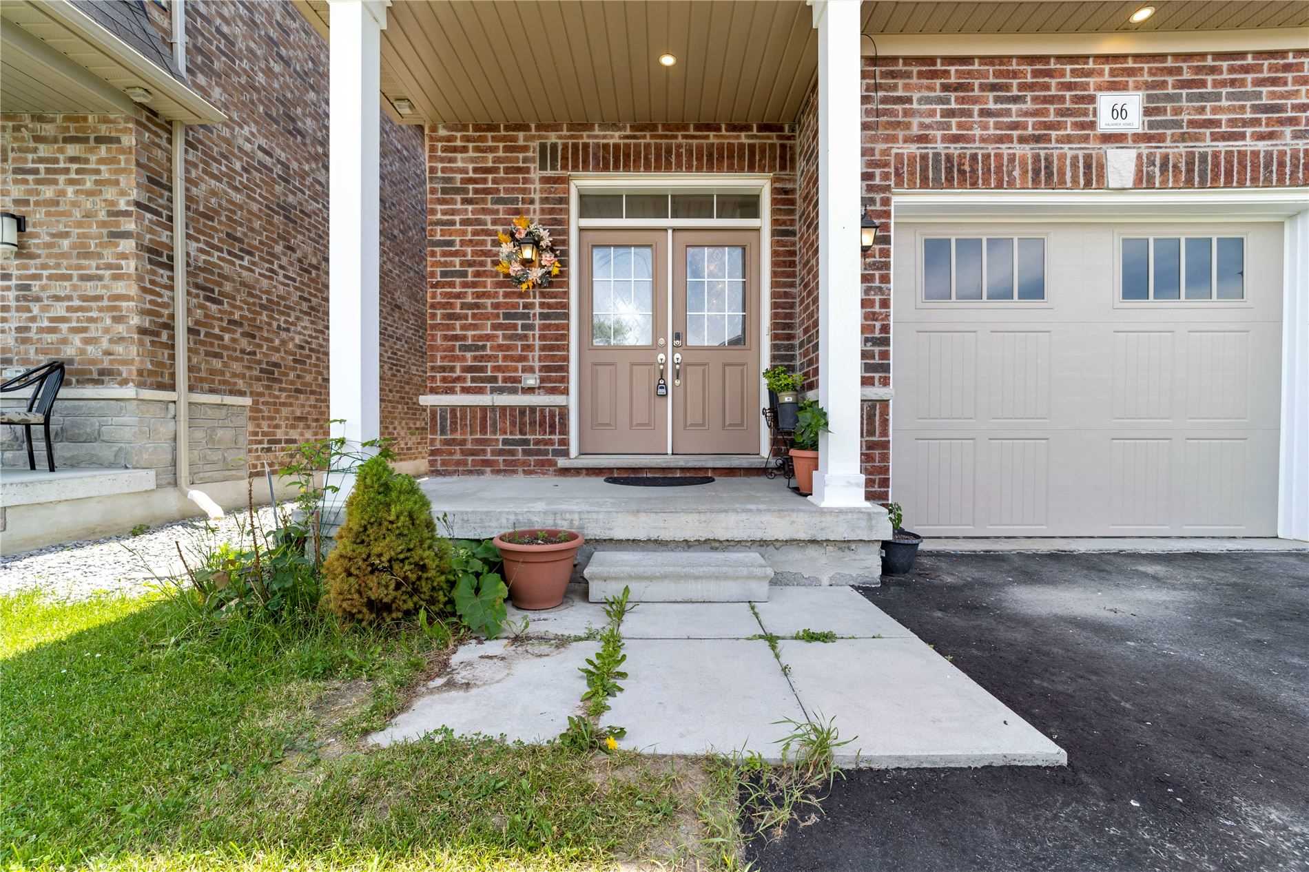 66 Moses Cres