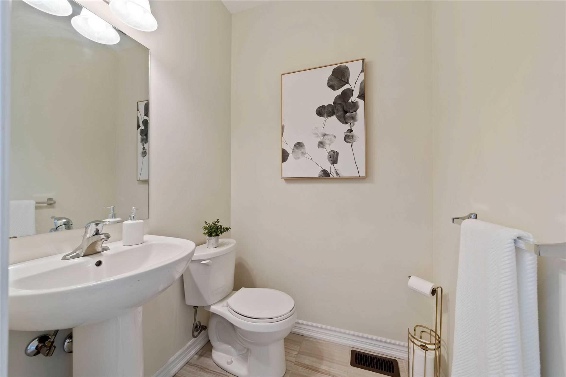 66 Moses Cres