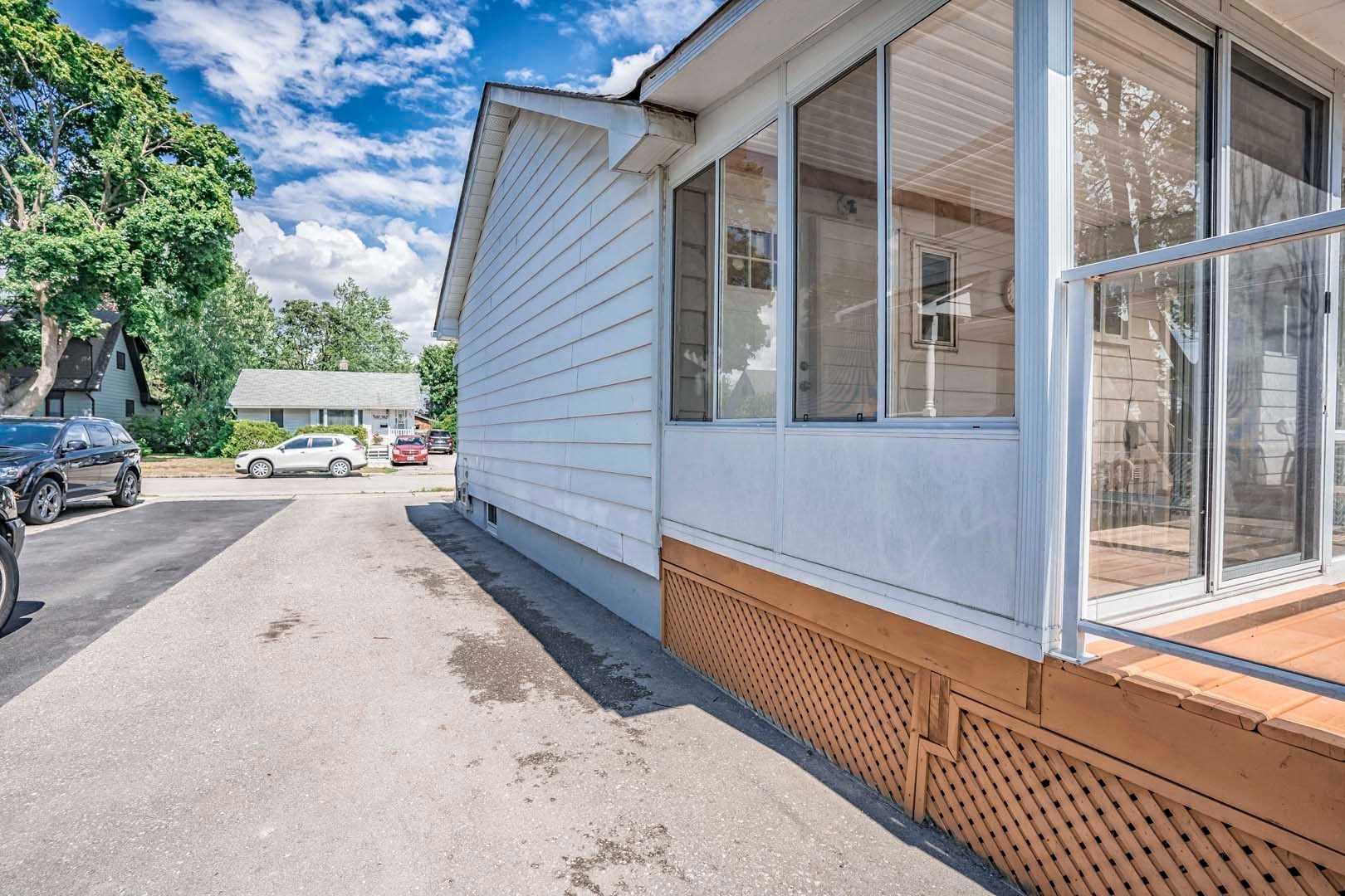24 Woodhouse Cres