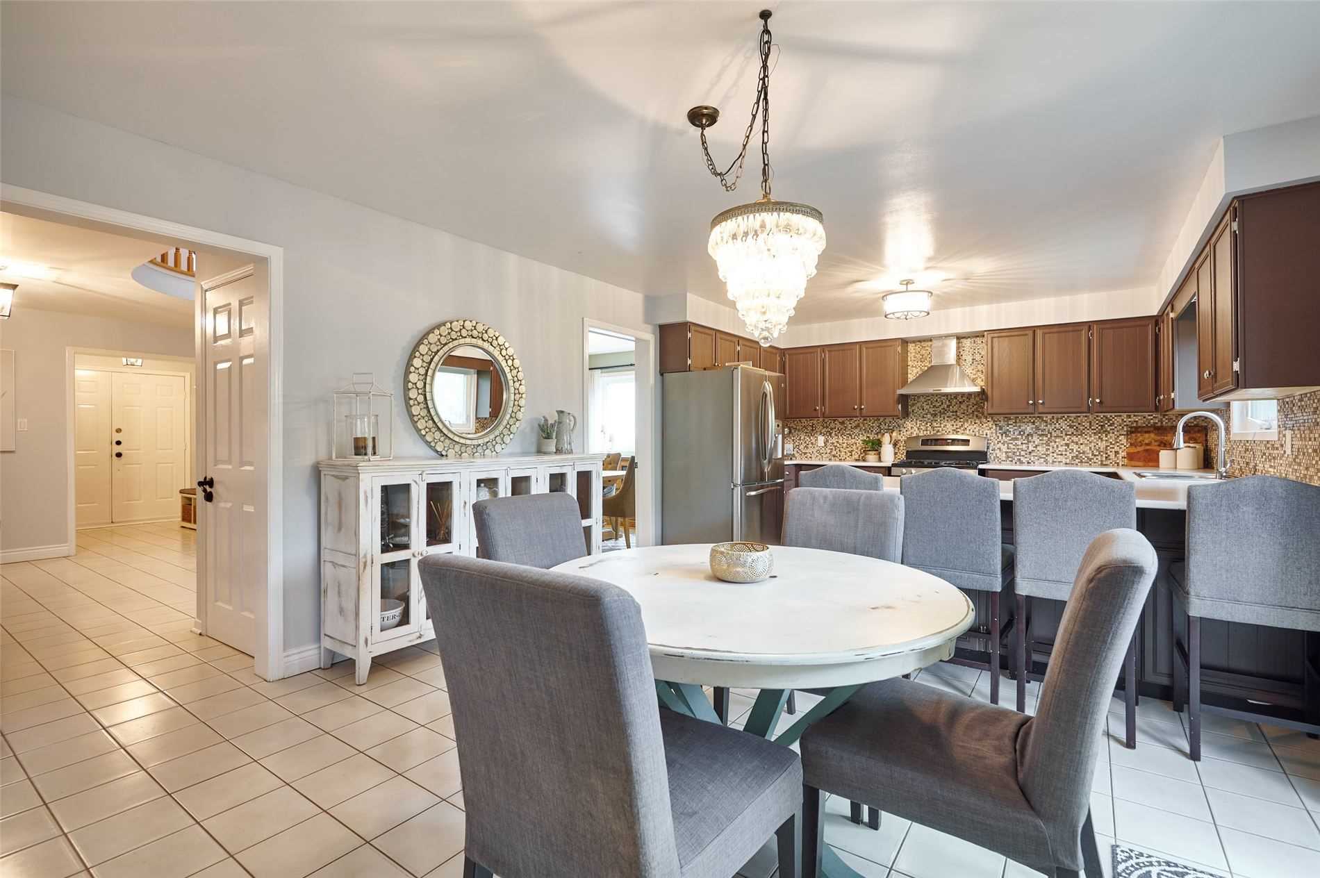 27 Sugarbush Sq