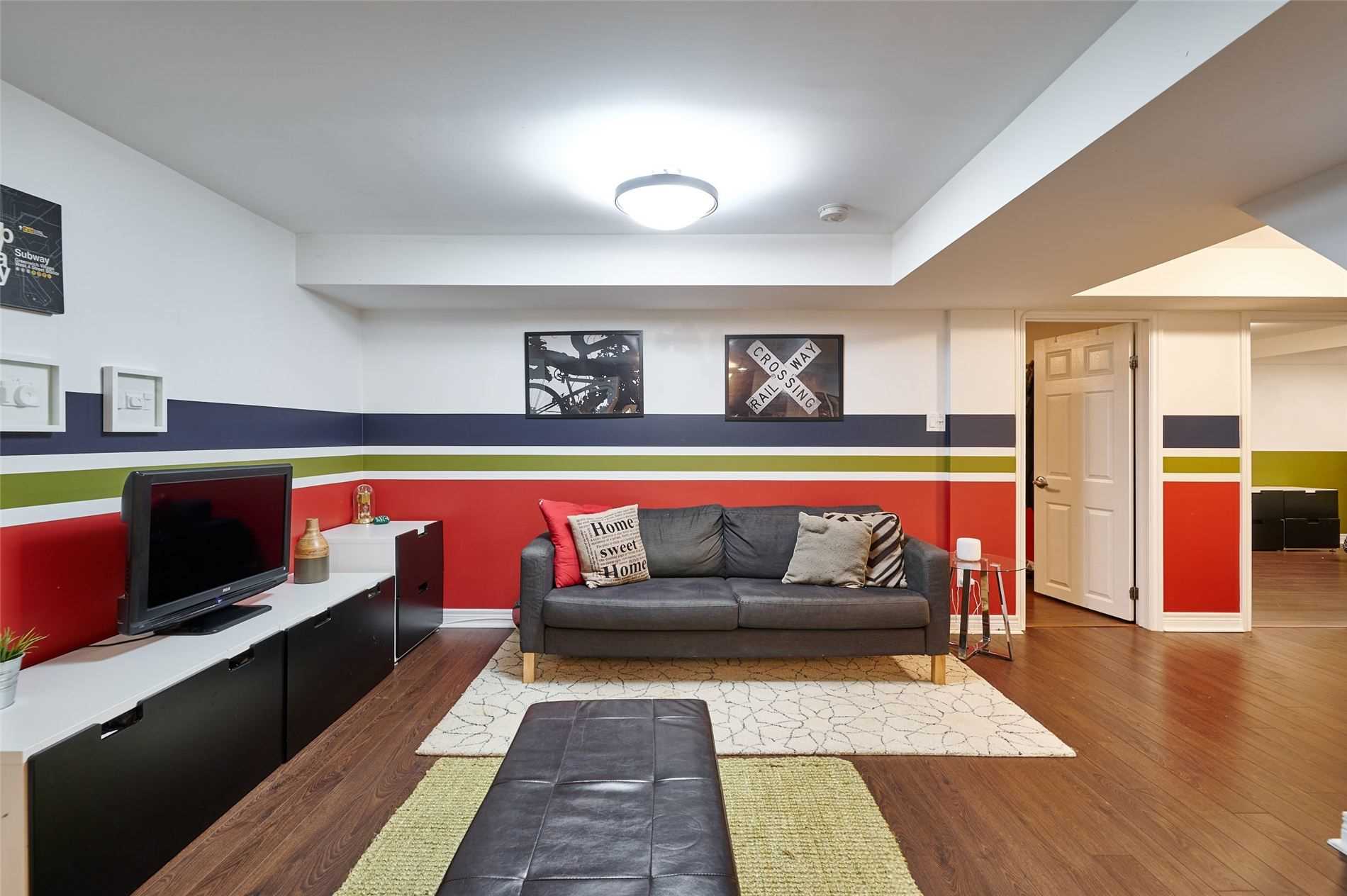 27 Sugarbush Sq