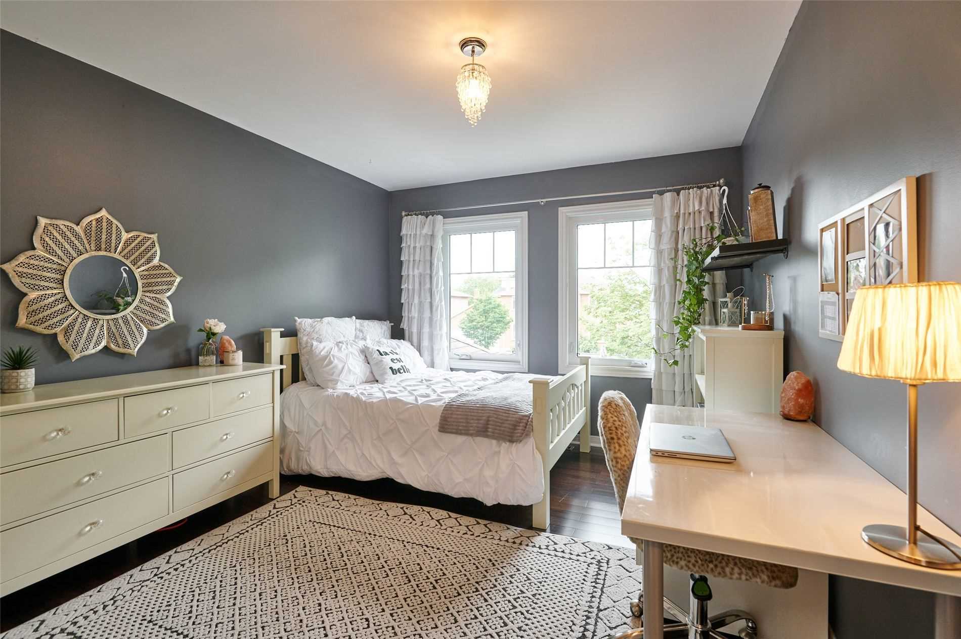 27 Sugarbush Sq
