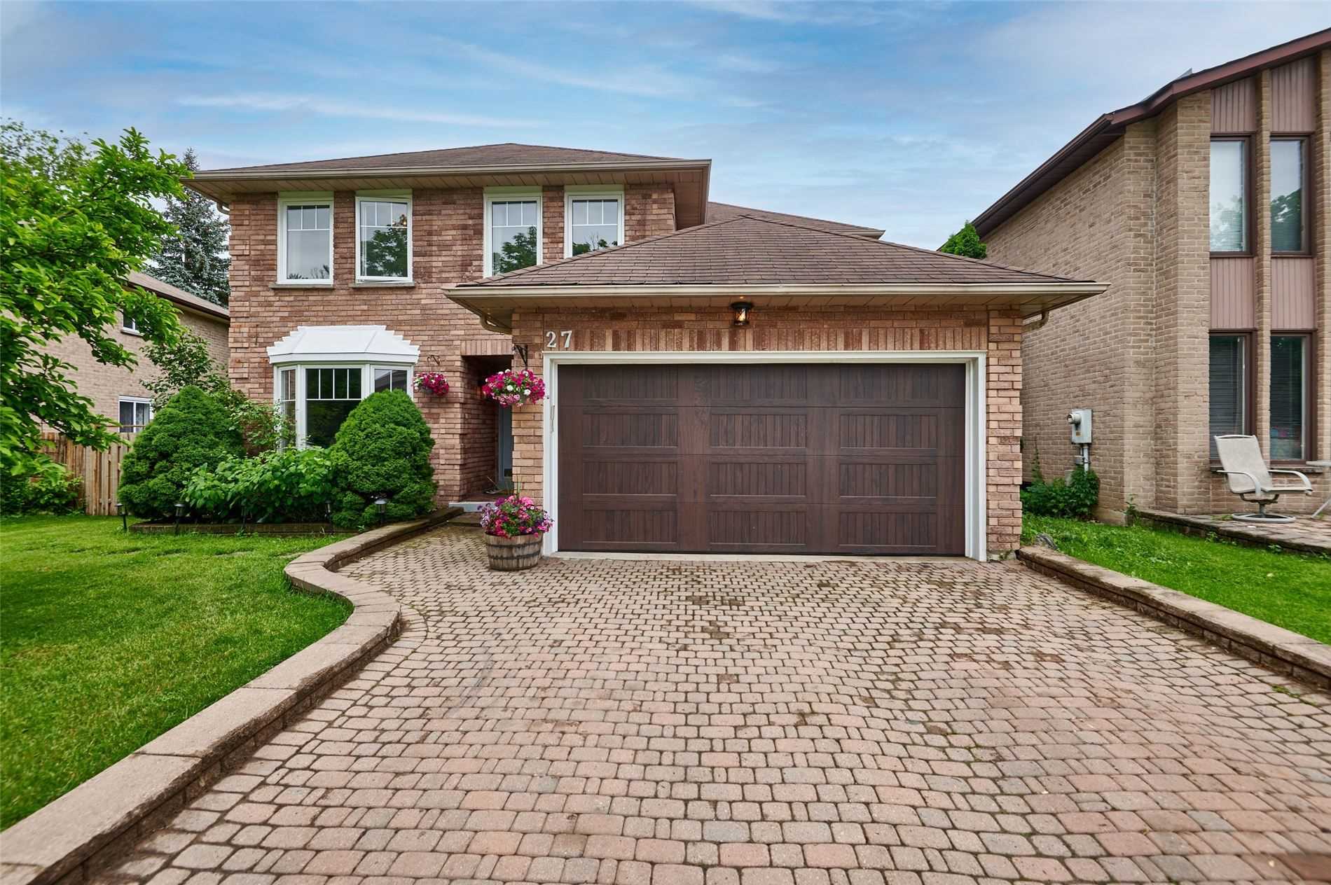 27 Sugarbush Sq