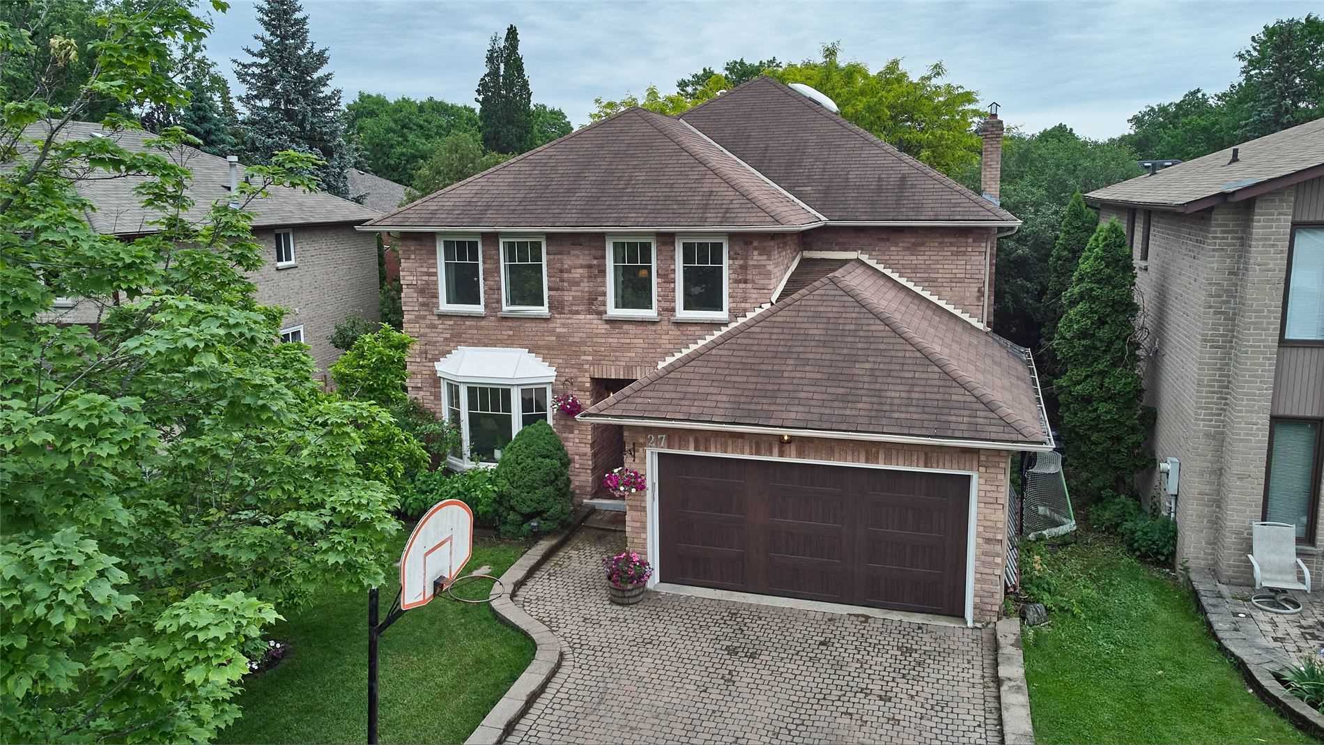 27 Sugarbush Sq