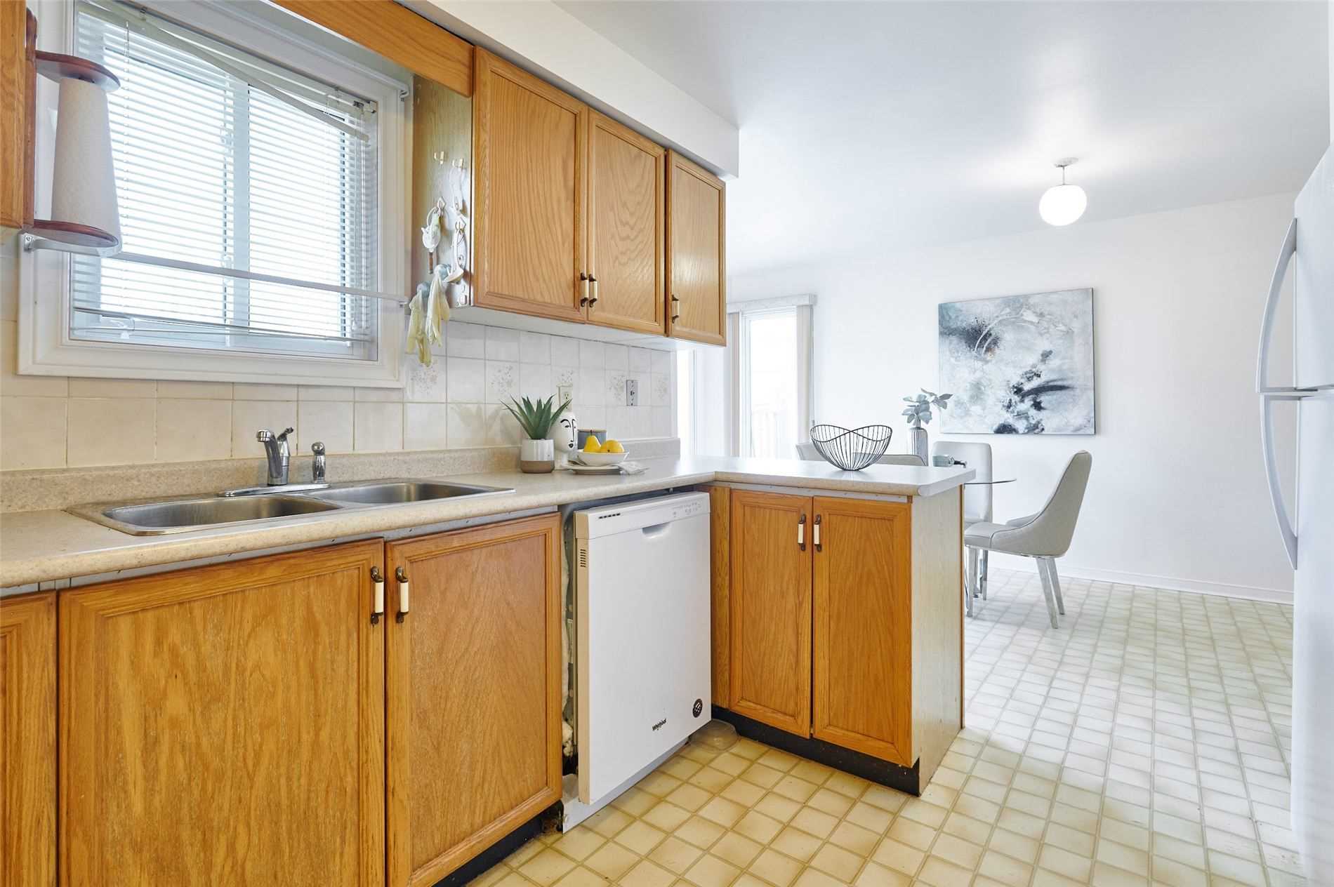 33 Wilce Dr