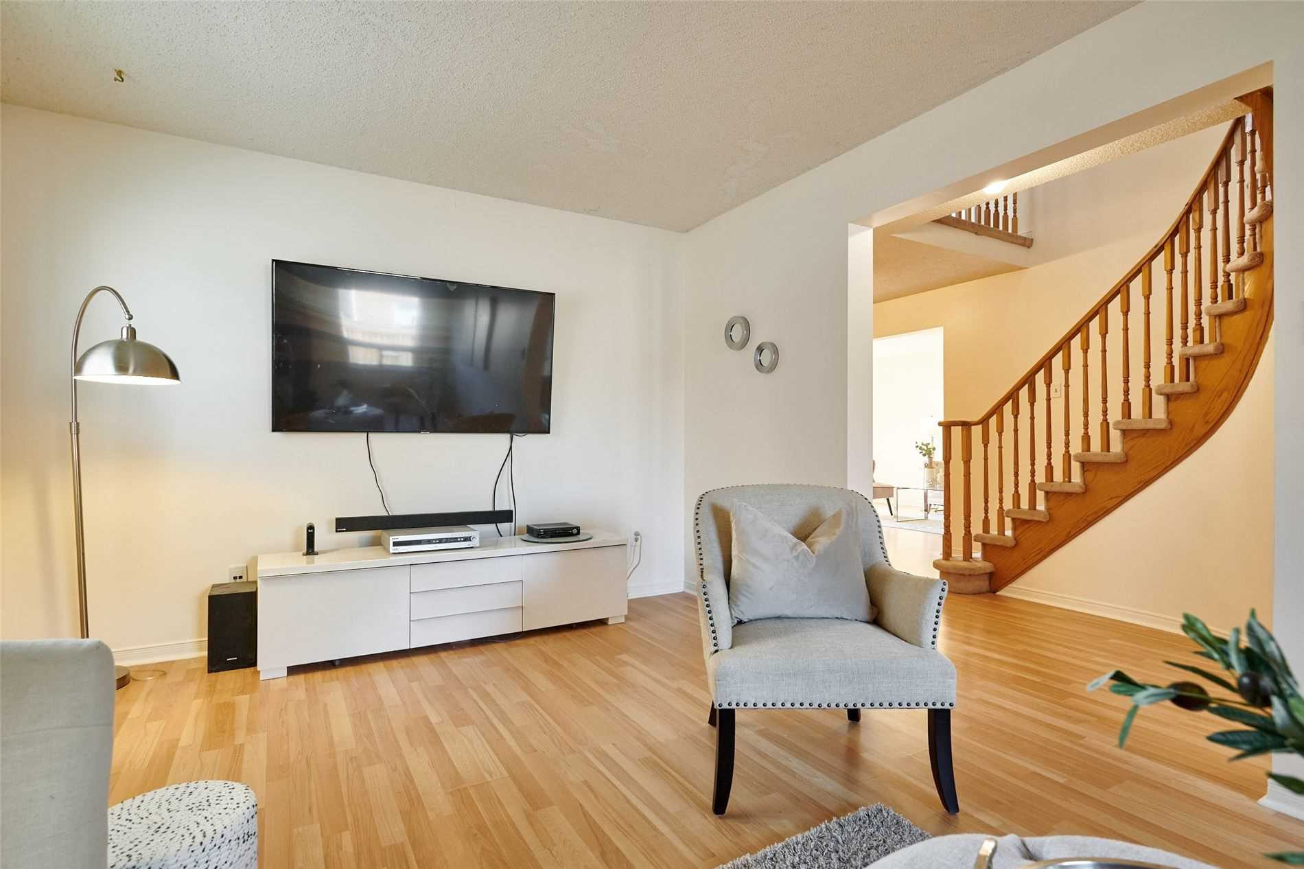 33 Wilce Dr