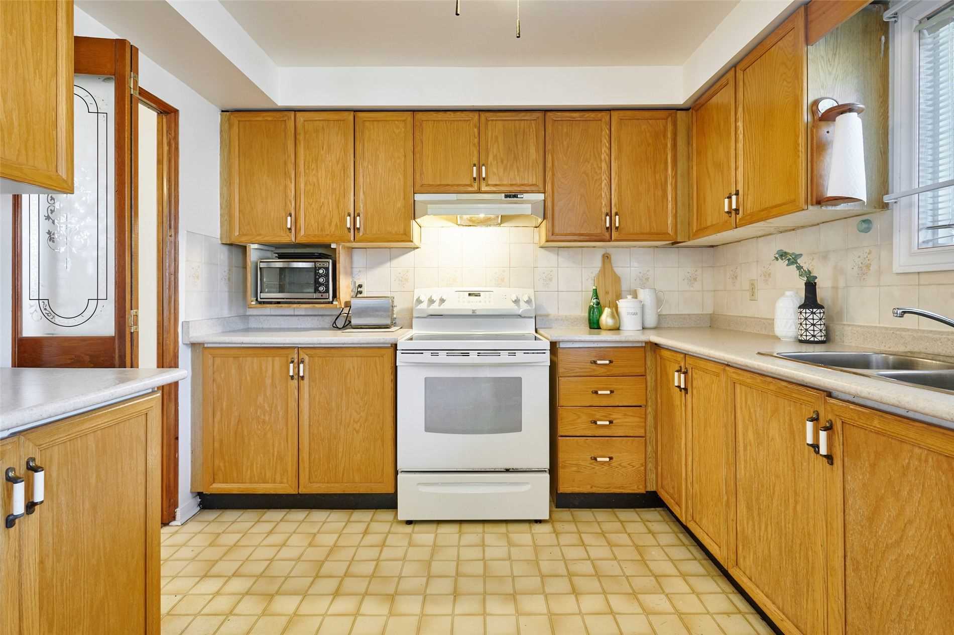 33 Wilce Dr