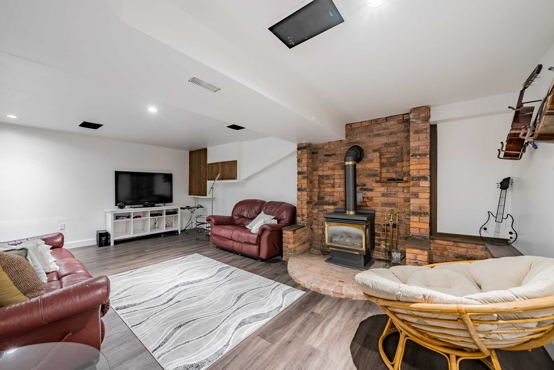 40 Scugog Point Cres
