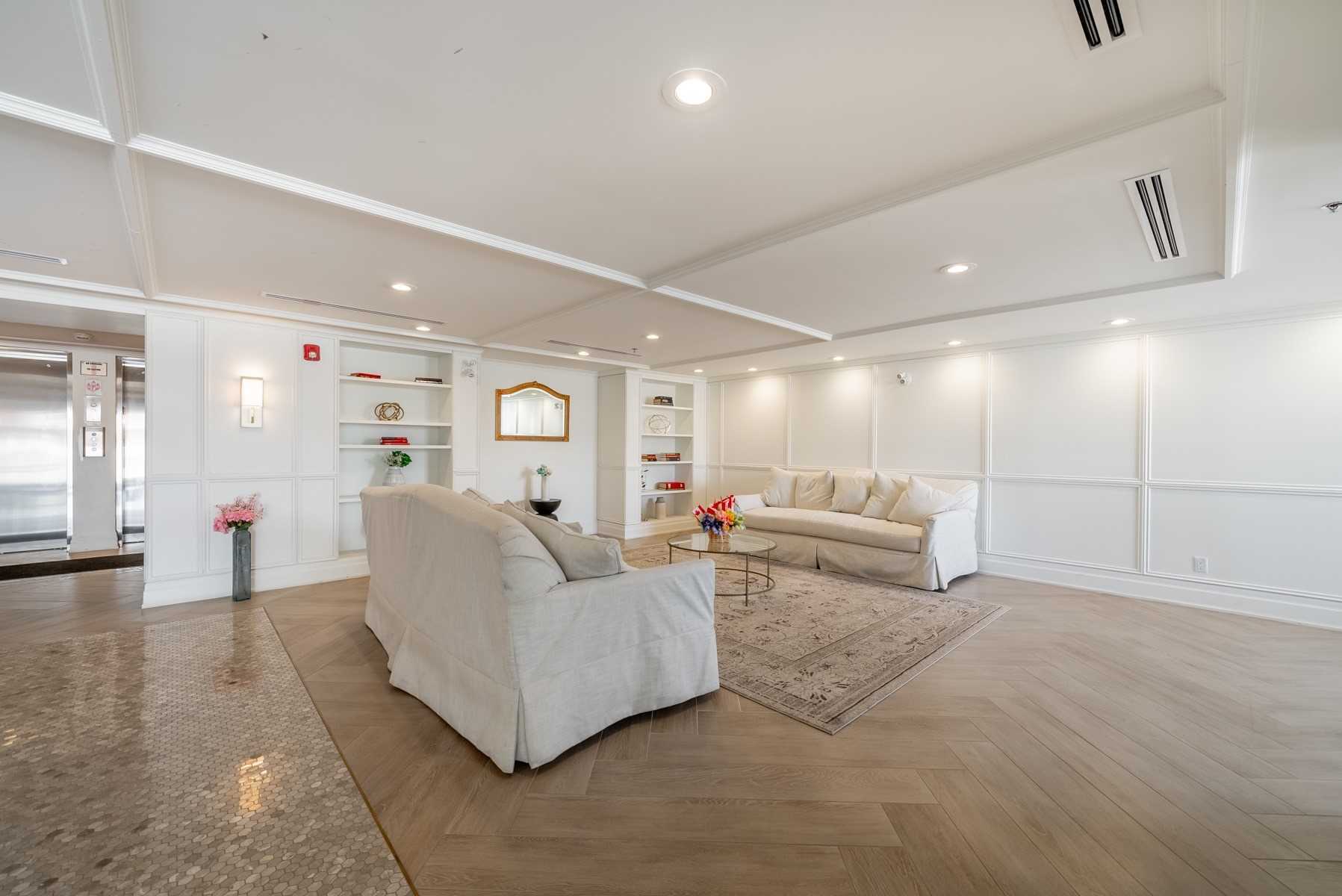 21 Brookhouse Dr, #209